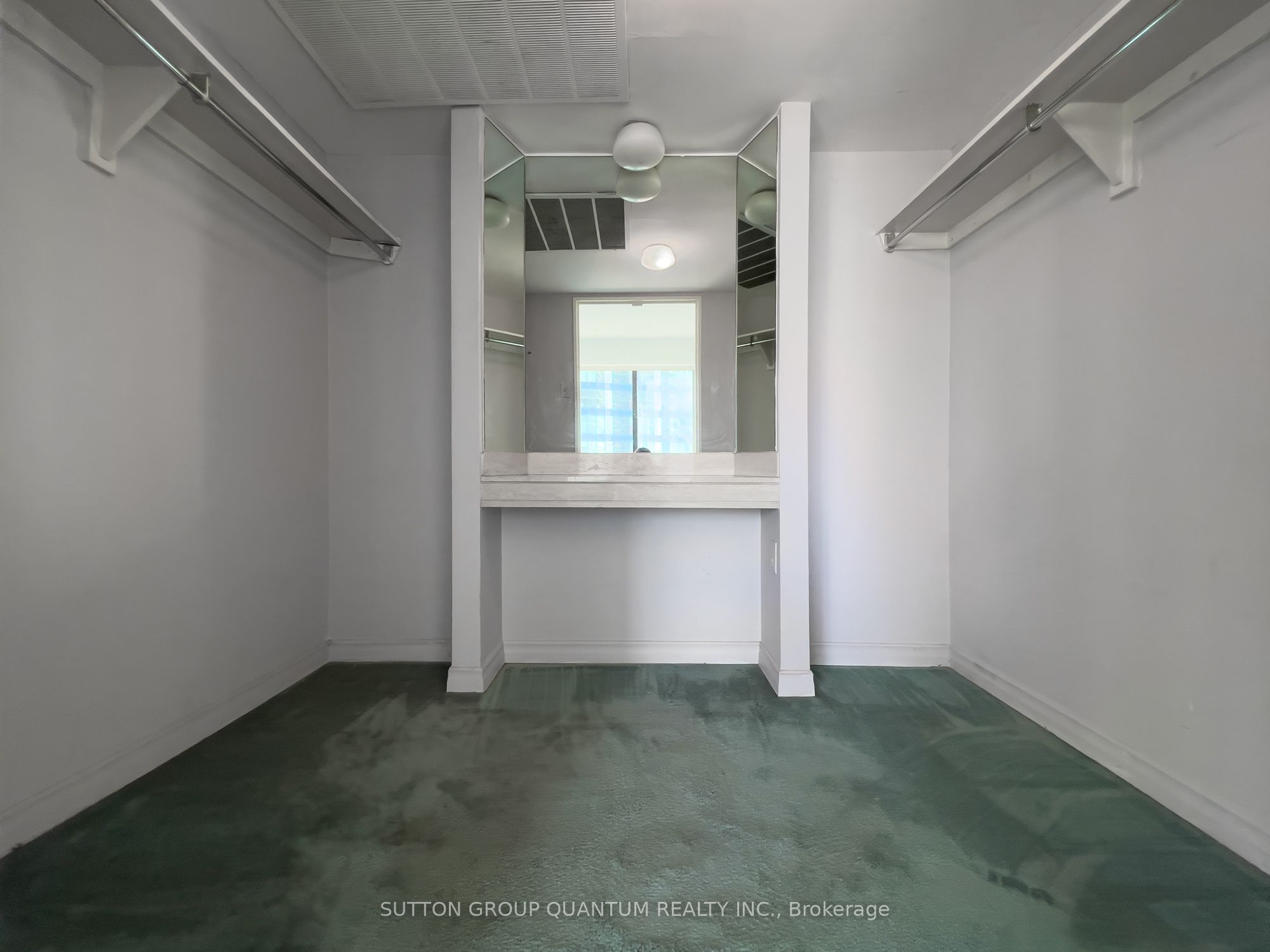 55 Harbour Square 1617 Property Photo 16