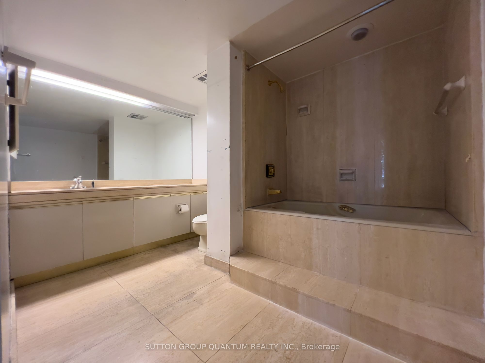 55 Harbour Square 1617 Property Photo 17