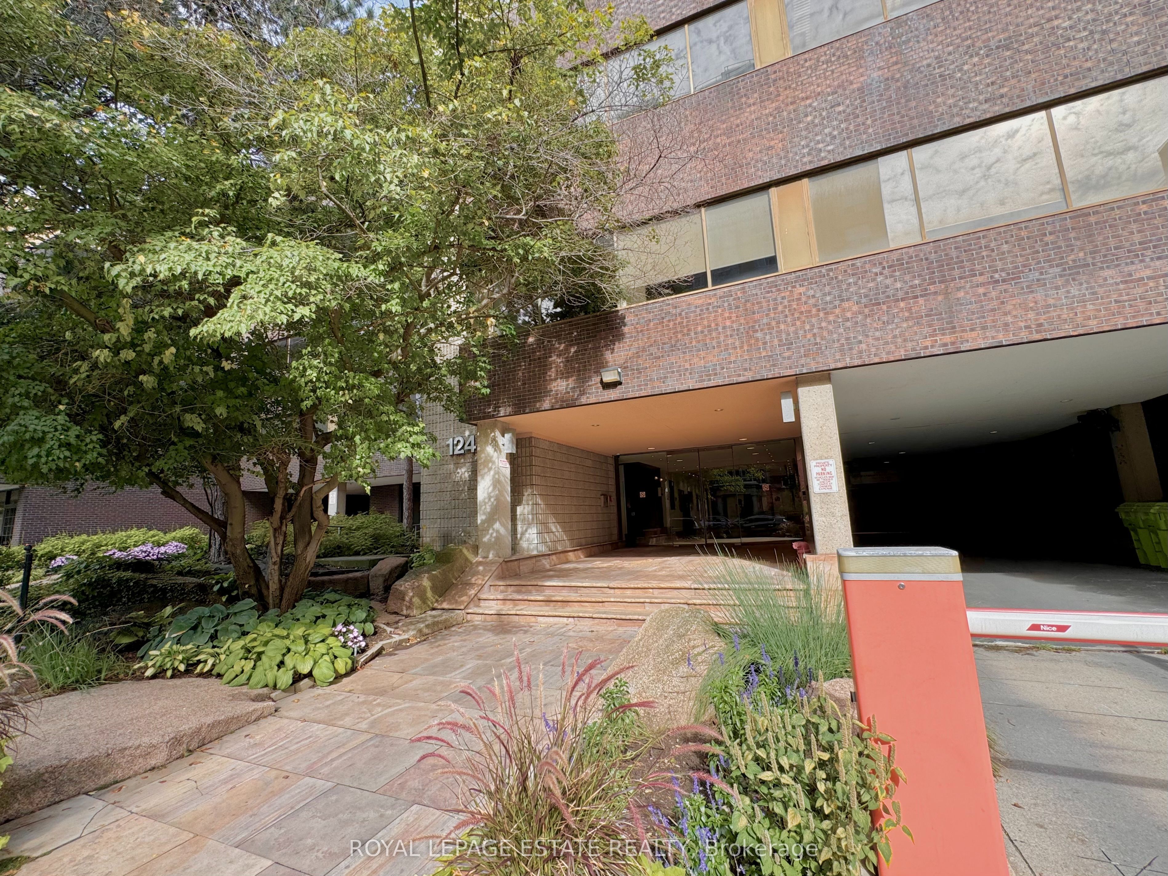 #203 - 124 Merton Street Property Photo 15