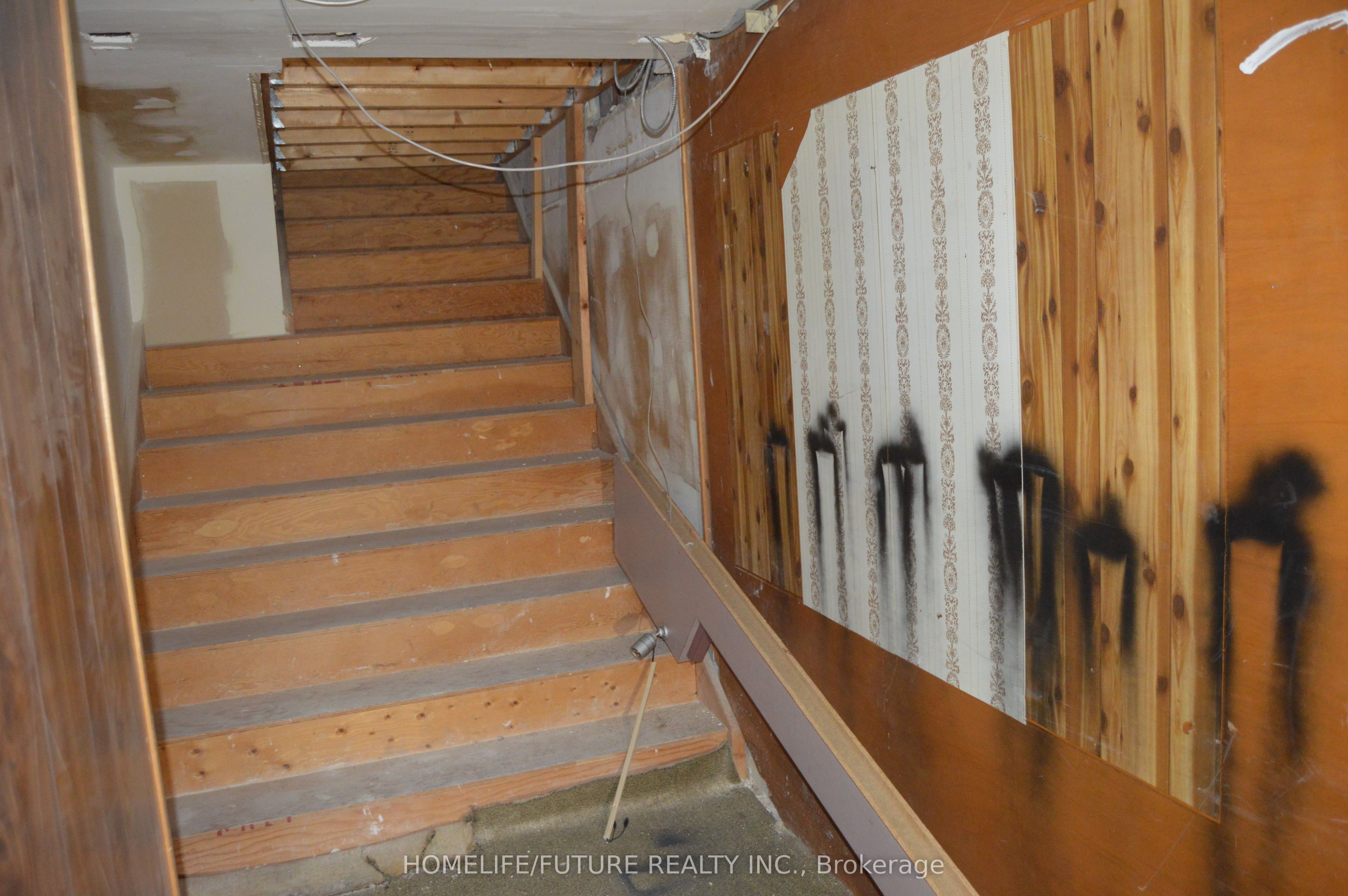 592 Sheppard Avenue Property Photo 3