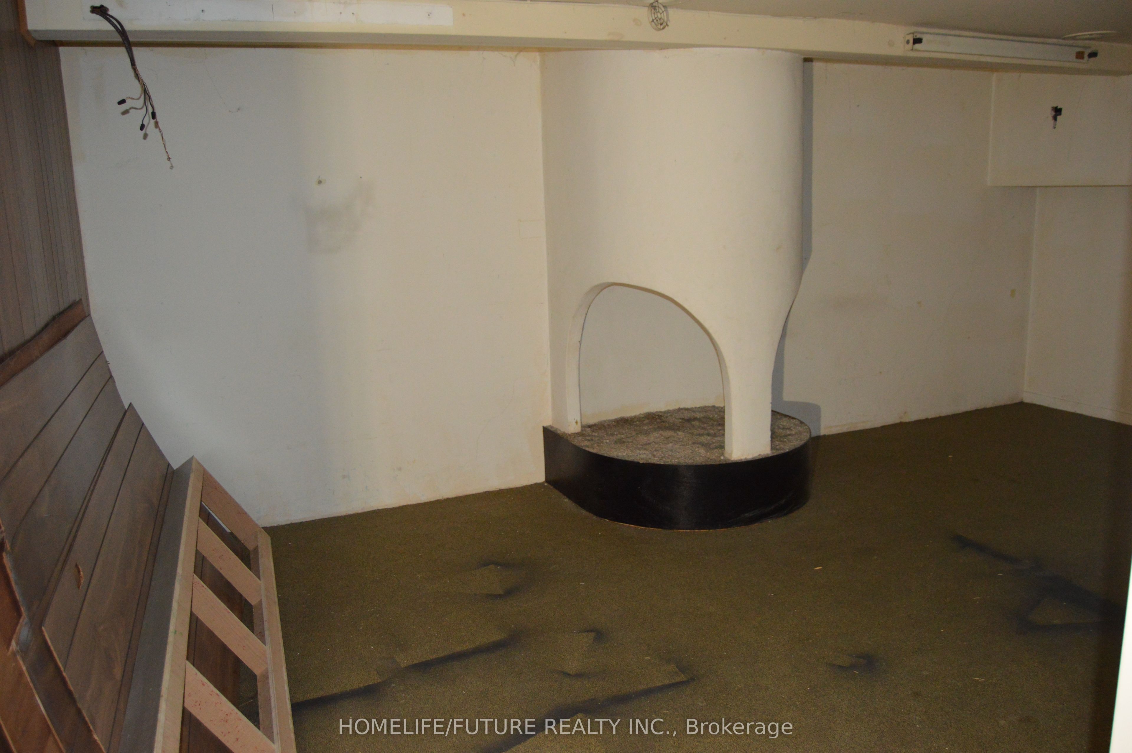 592 Sheppard Avenue Property Photo 5