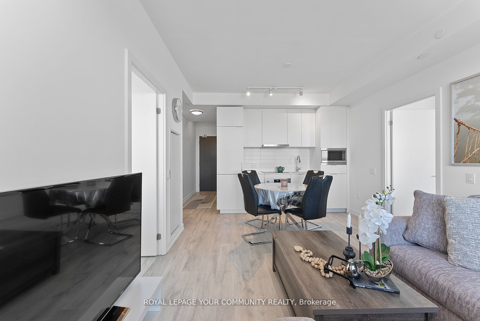 7 Golden Lion Heights N2510 Property Photo 8