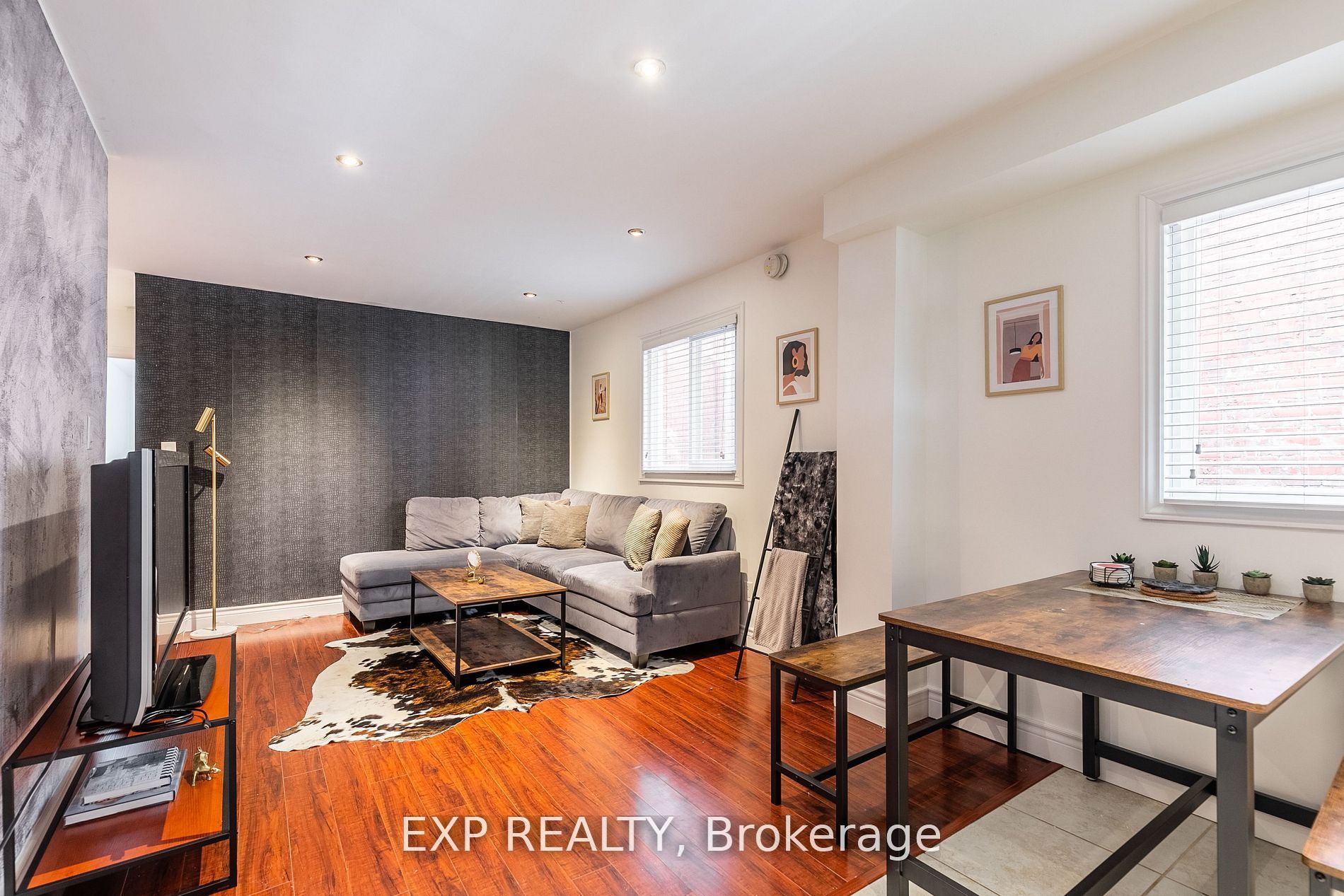 903.5 Bathurst Street Main Property Photo 2