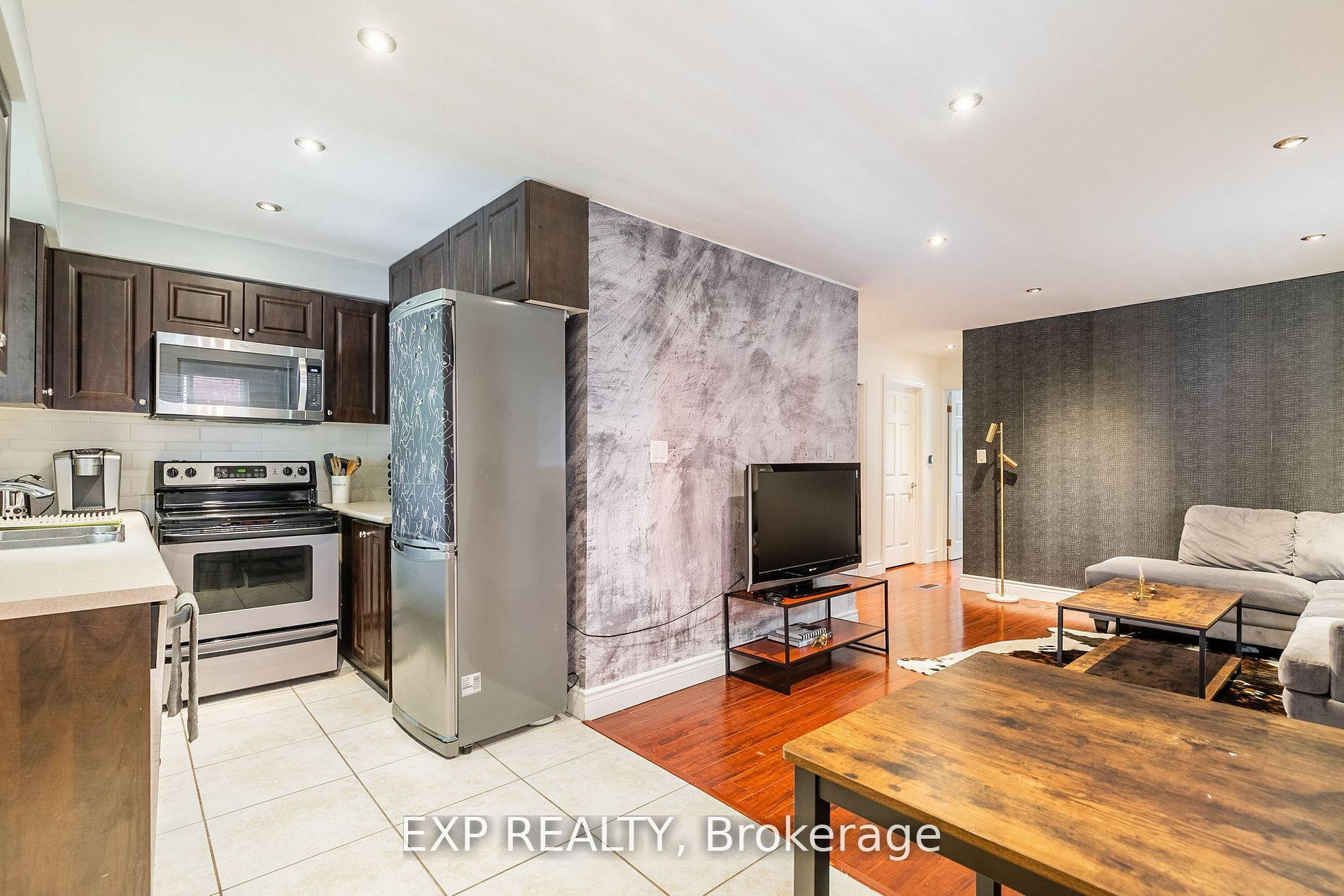903.5 Bathurst Street Main Property Photo 4