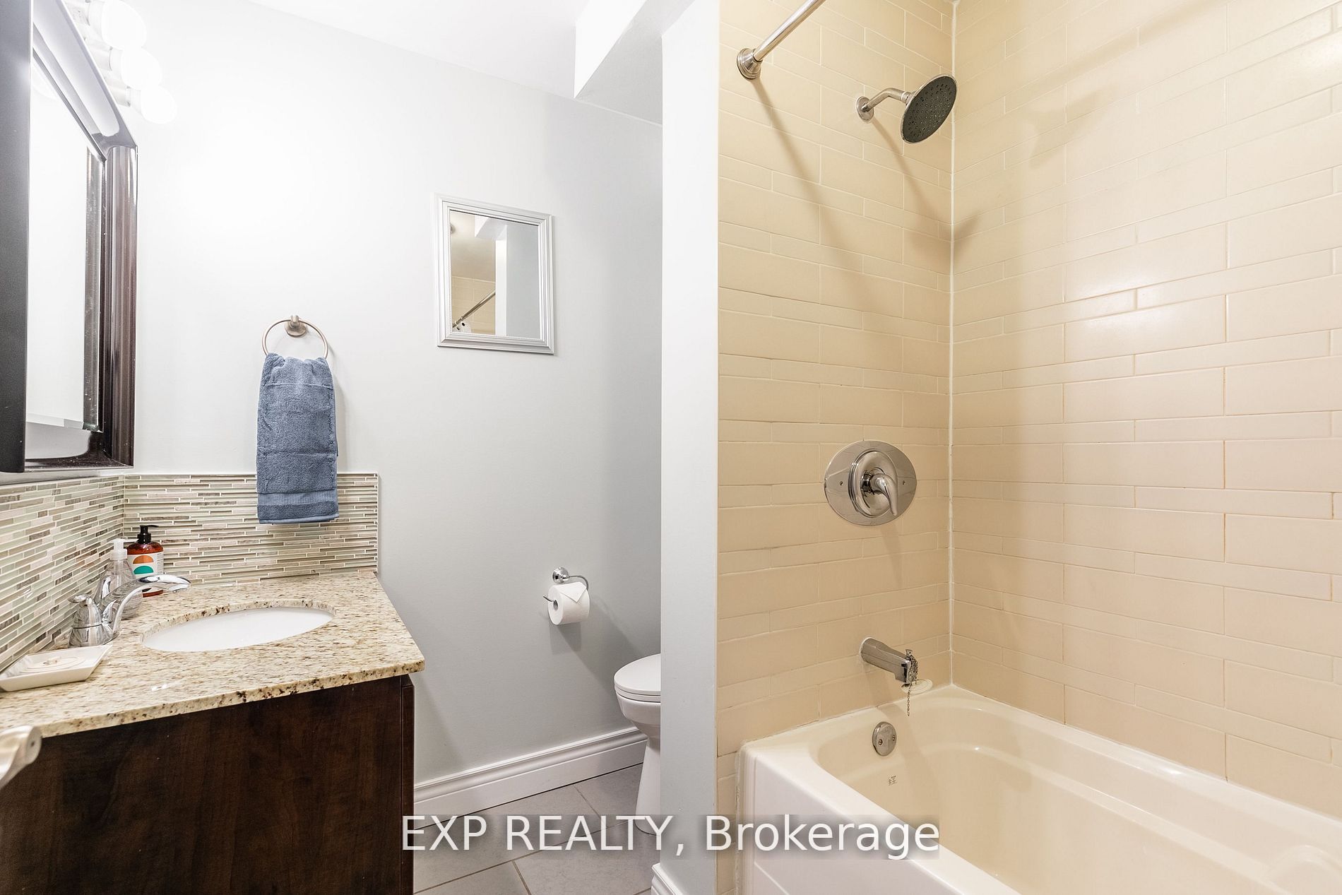 903.5 Bathurst Street Main Property Photo 11