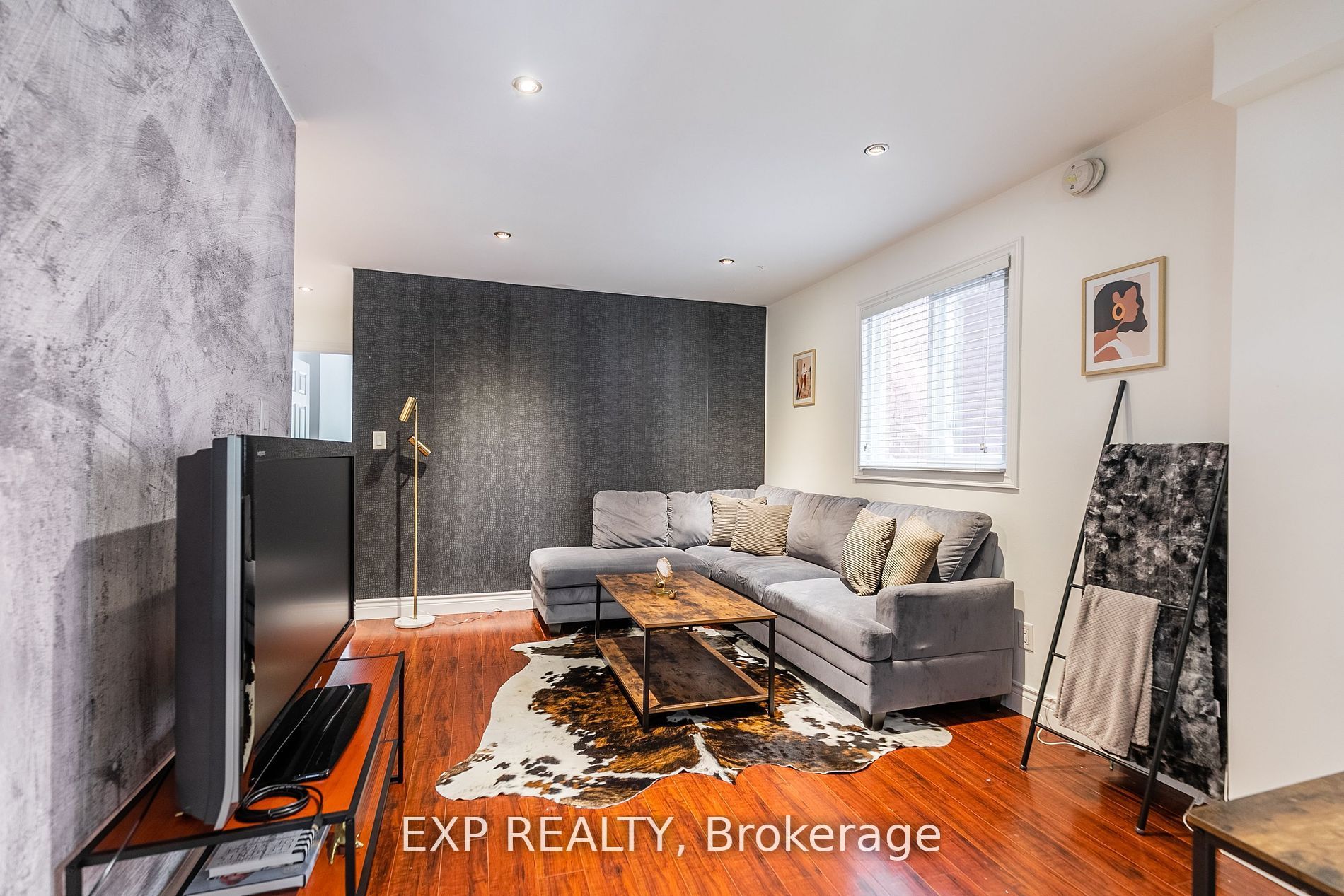 903.5 Bathurst Street Main Property Photo 18
