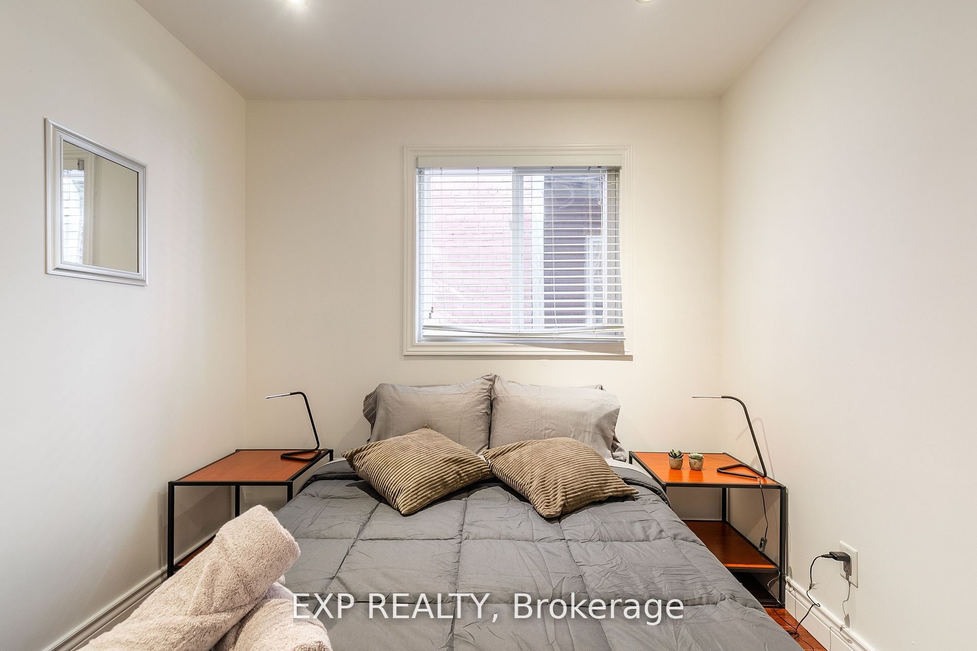 903.5 Bathurst Street Main Property Photo 21