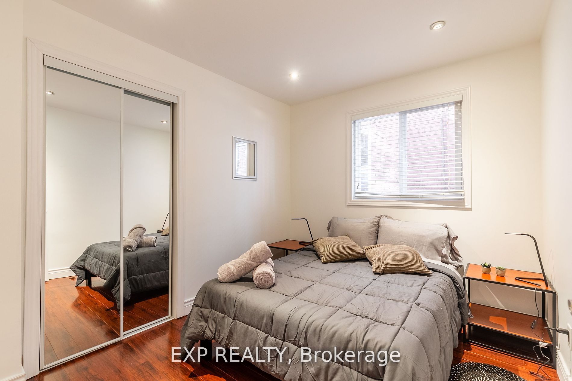 903.5 Bathurst Street Main Property Photo 23