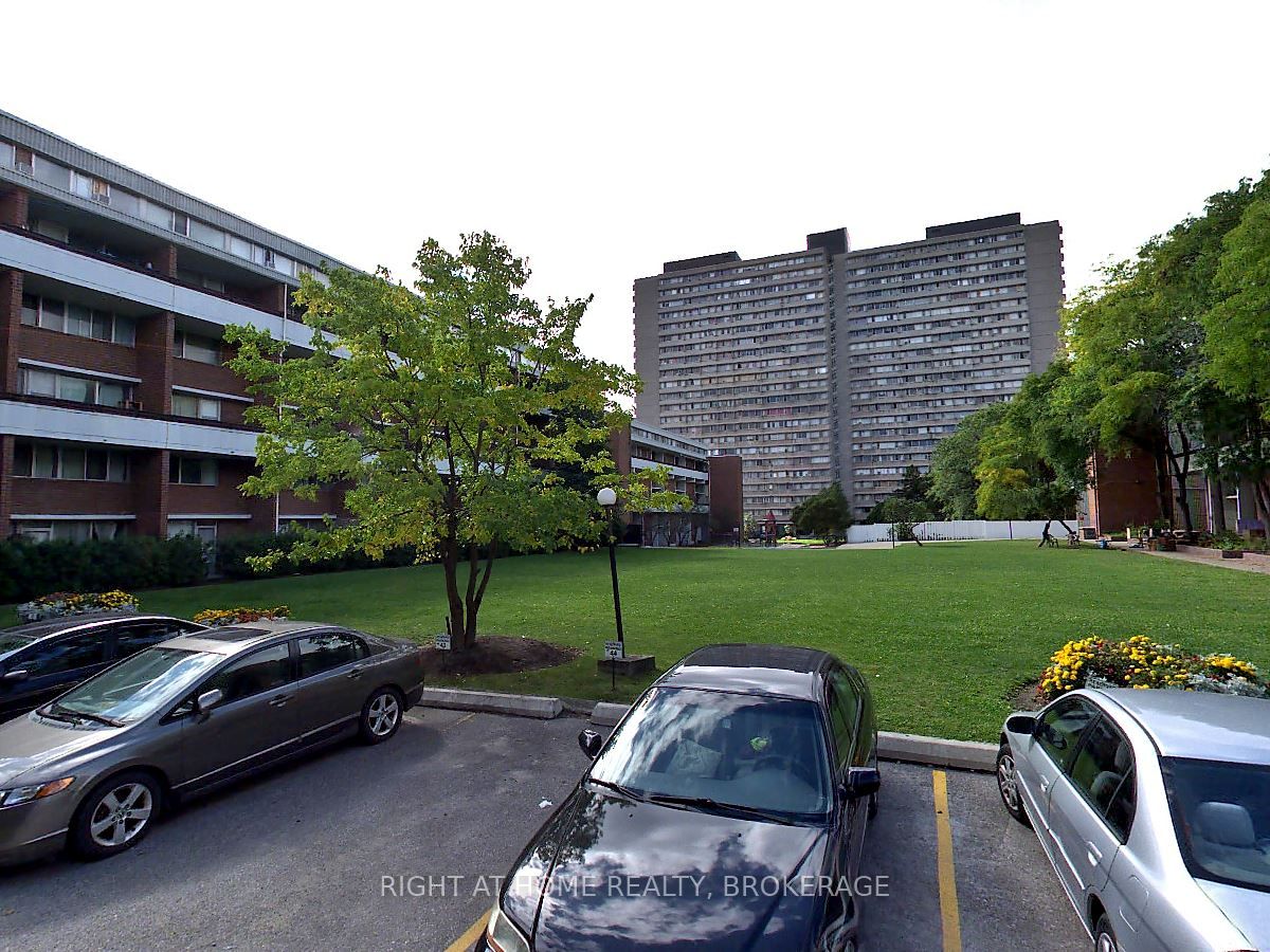 #306 - 135 Leeward Glenway Property Photo 1