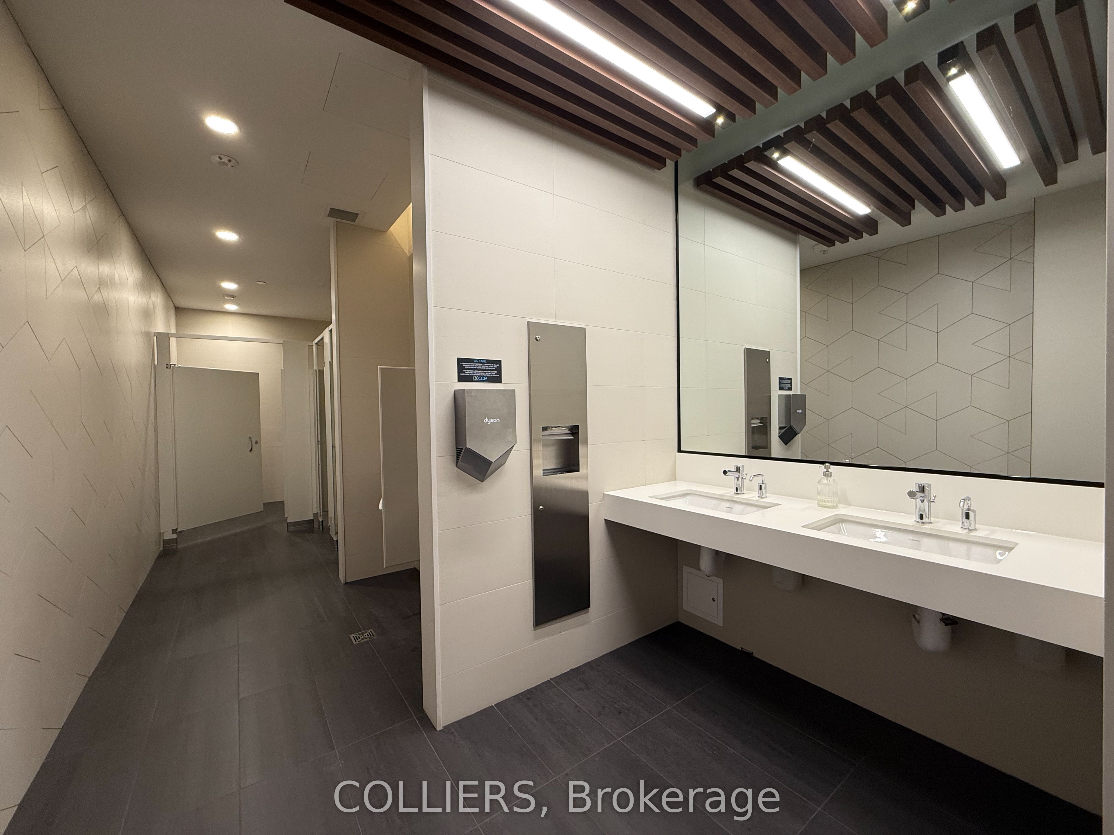 #700b - 130 Queens Quay Property Photo 27