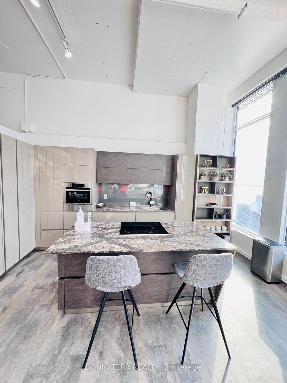 #1016 - 130 Queens Quay Property Photo 5