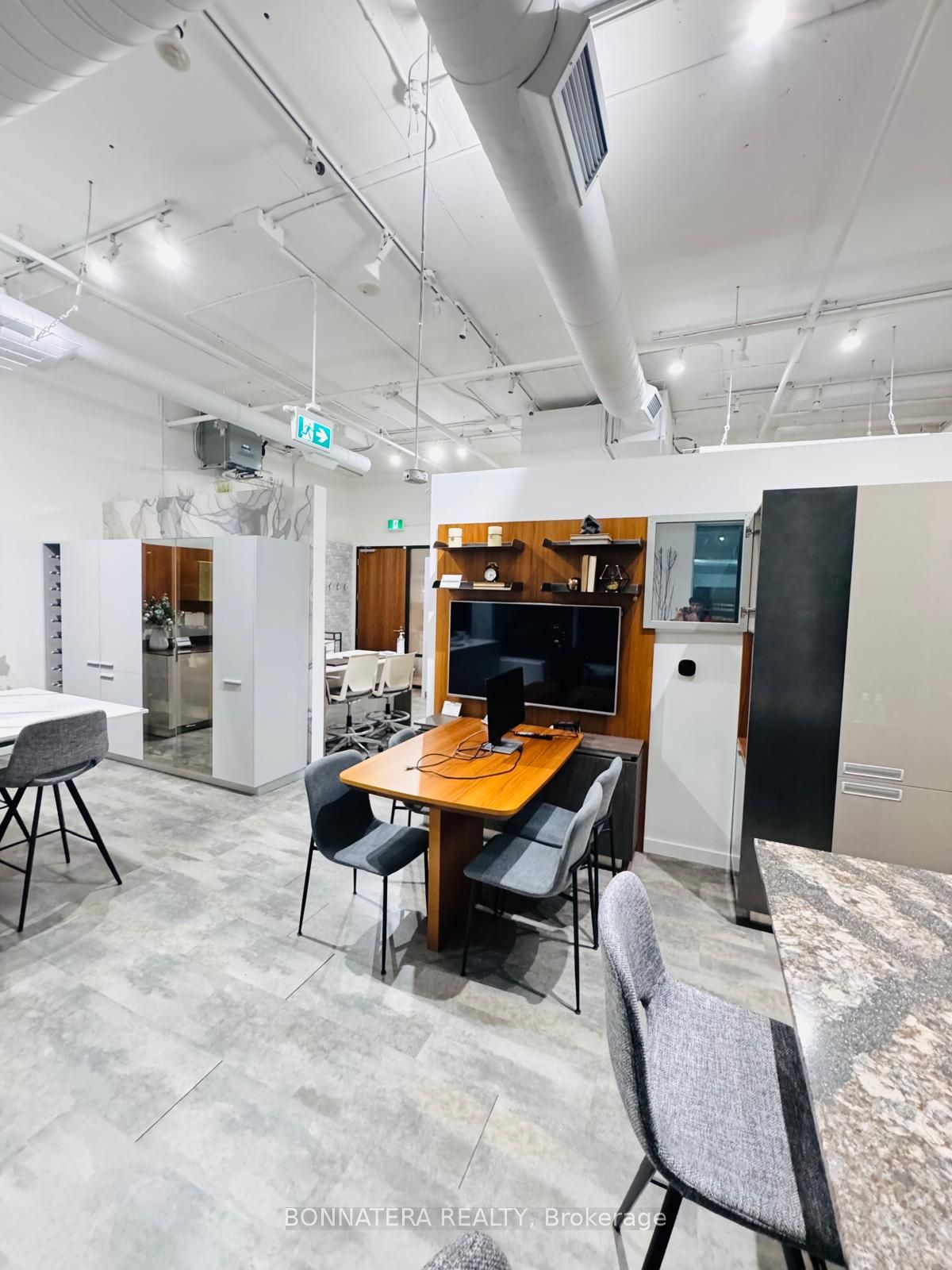#1016 - 130 Queens Quay Property Photo 6