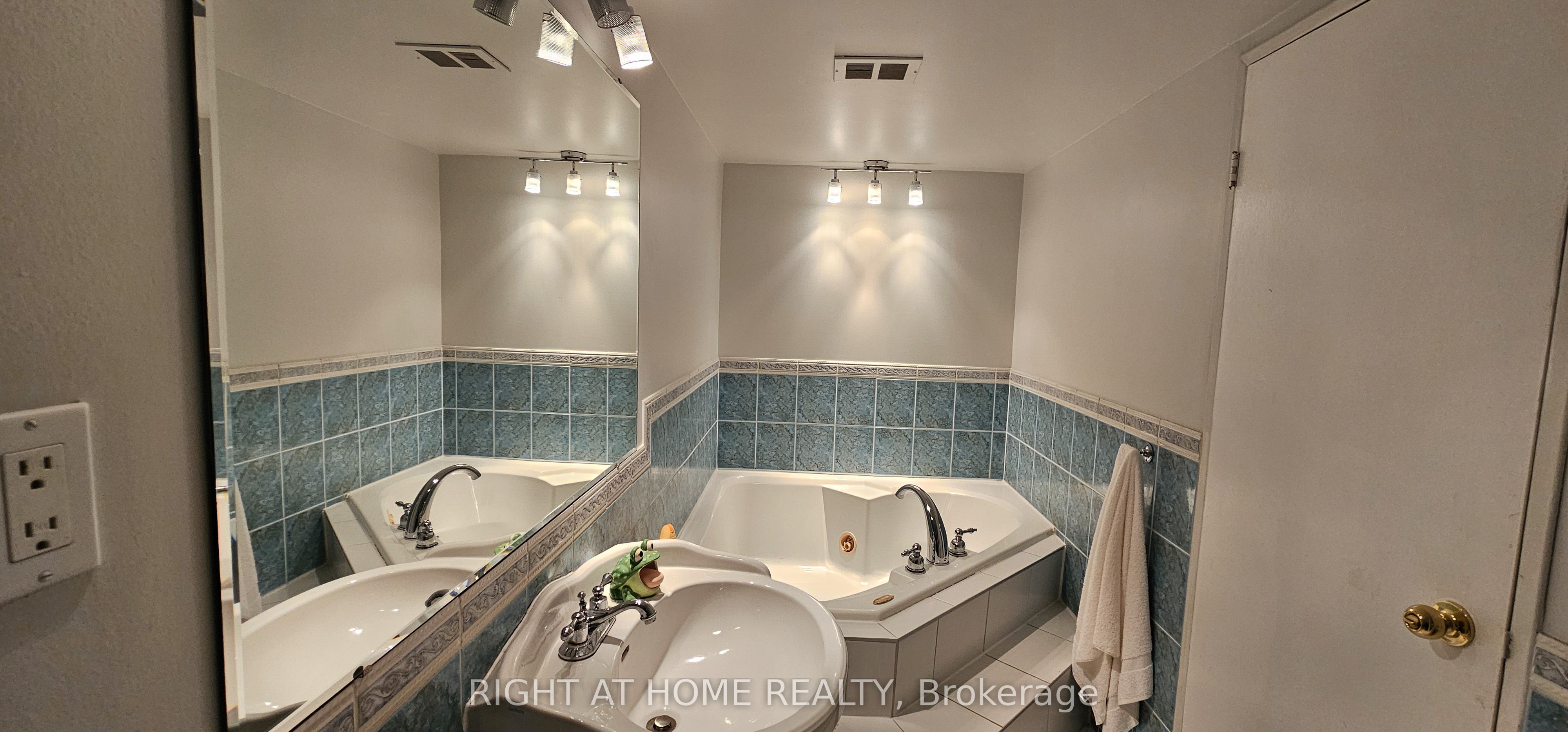 75 Graydon Hall Drive 2308 Property Photo 19