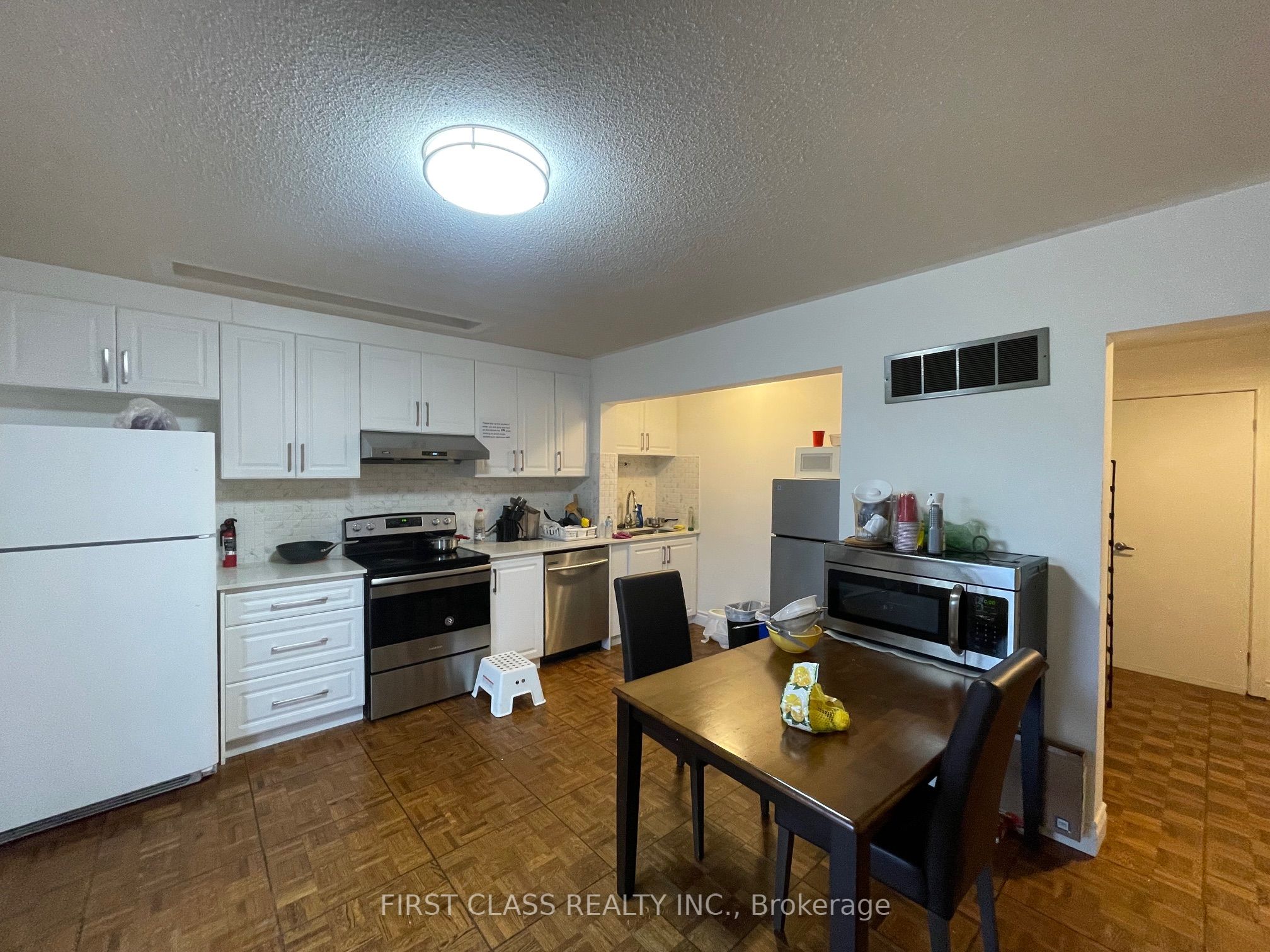93 Peckham Avenue B1 Property Photo 4