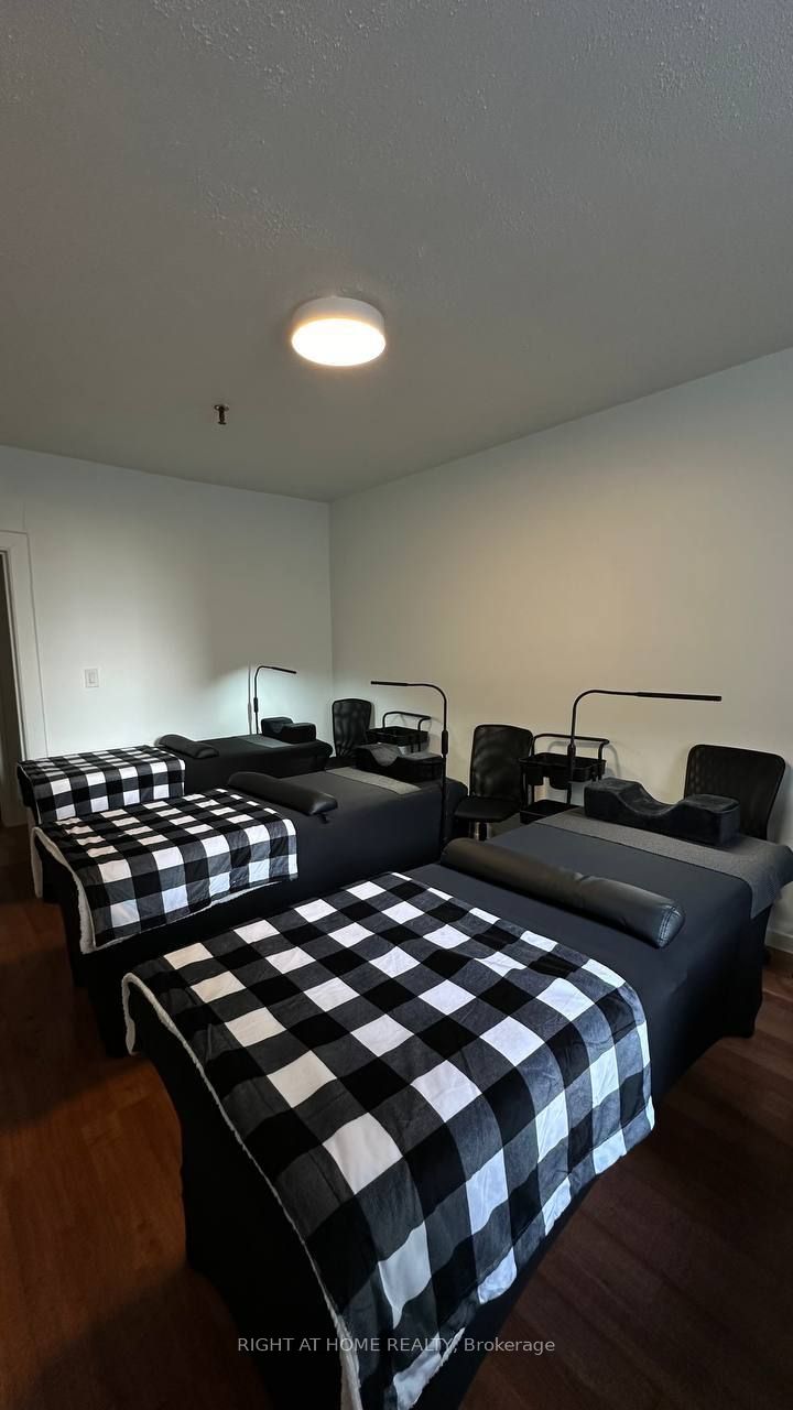 #300 - 649 Yonge Street Property Photo 3