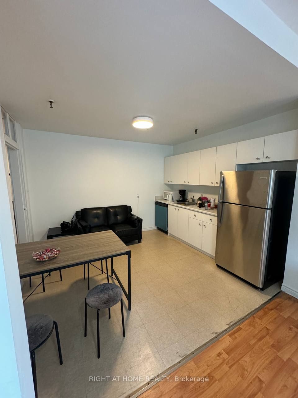 #300 - 649 Yonge Street Property Photo 4