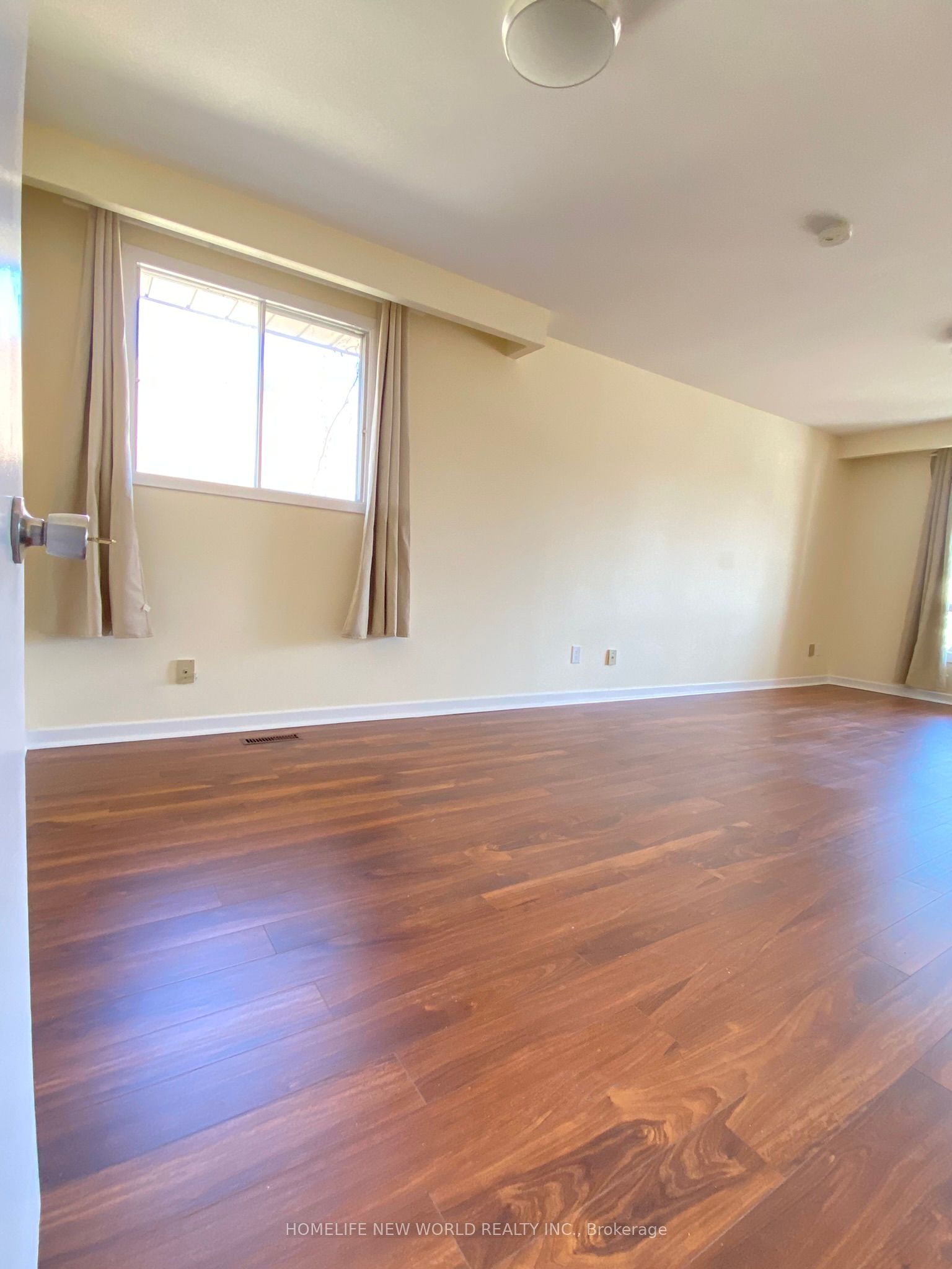 290 Sheppard Avenue Property Photo 3