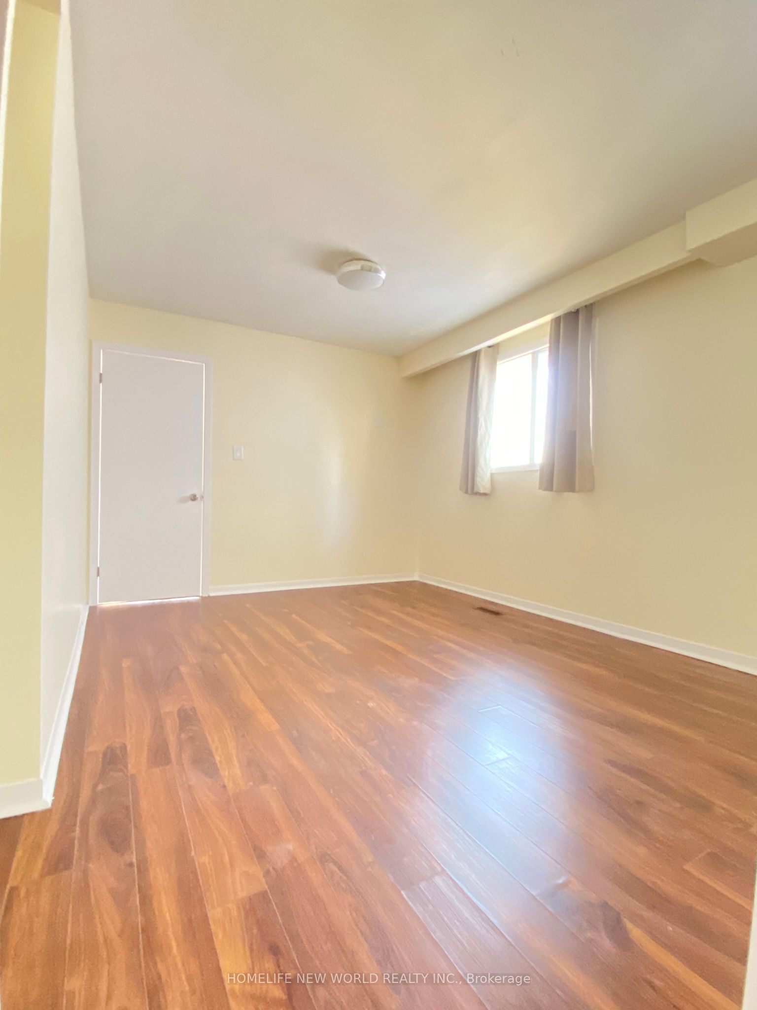 290 Sheppard Avenue Property Photo 4