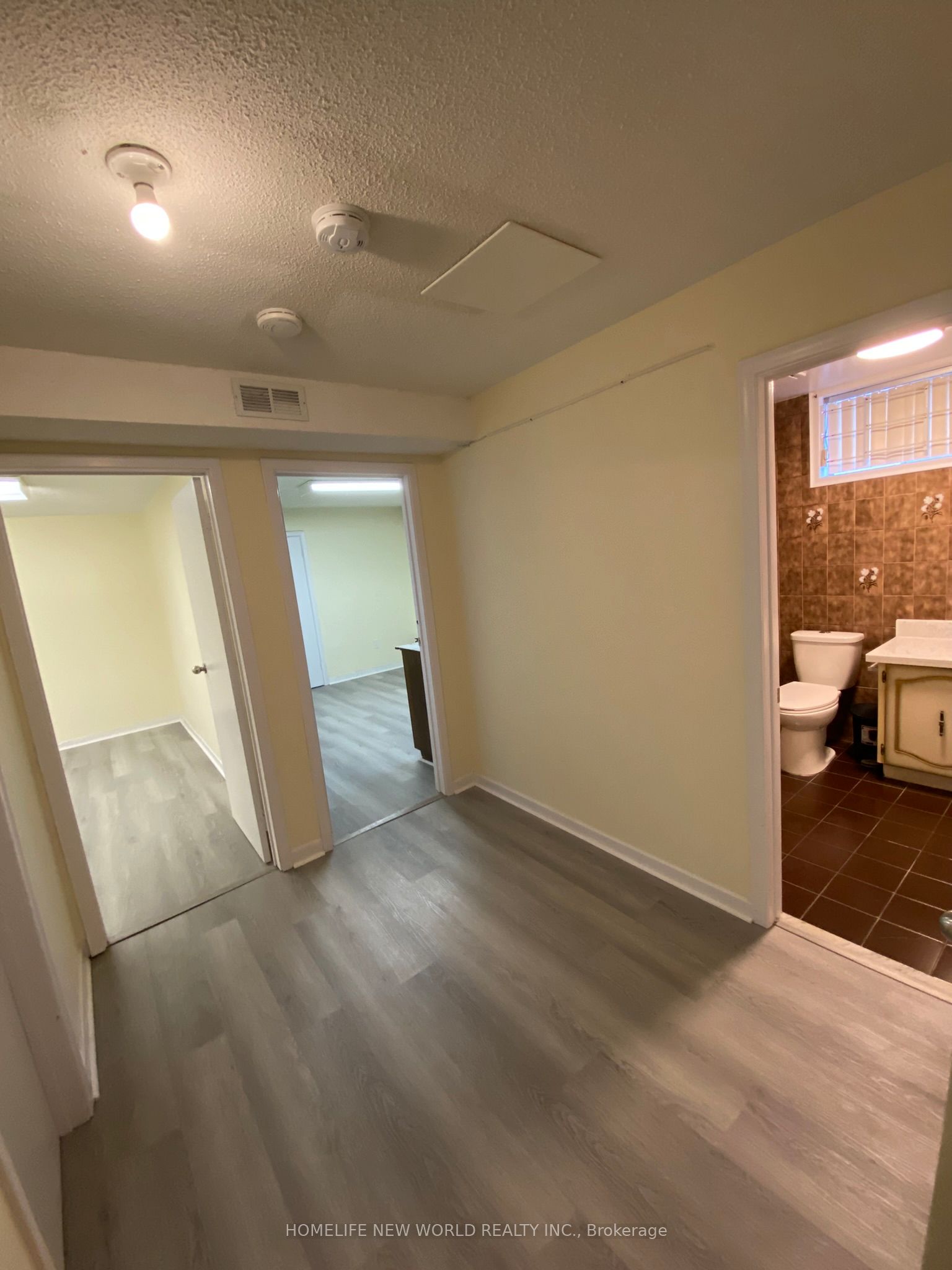 290 Sheppard Avenue Property Photo 8