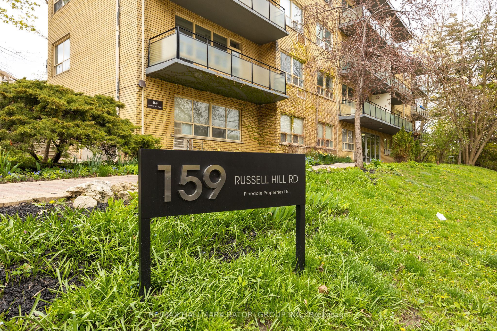 159 Russell Hill Road 403 Property Photo 1