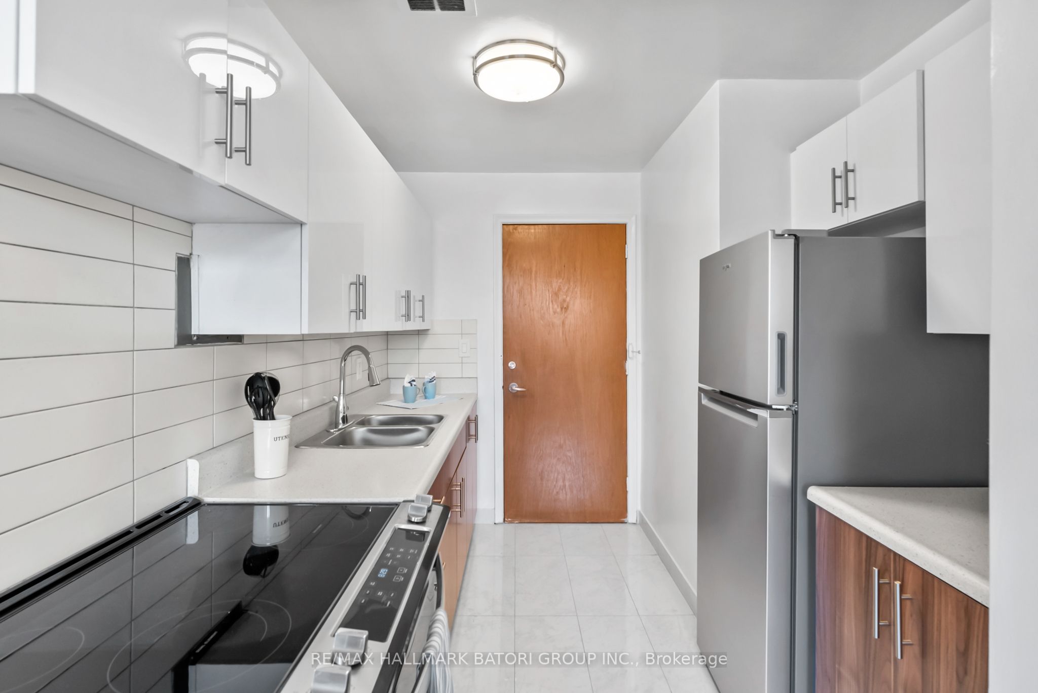159 Russell Hill Road 403 Property Photo 2