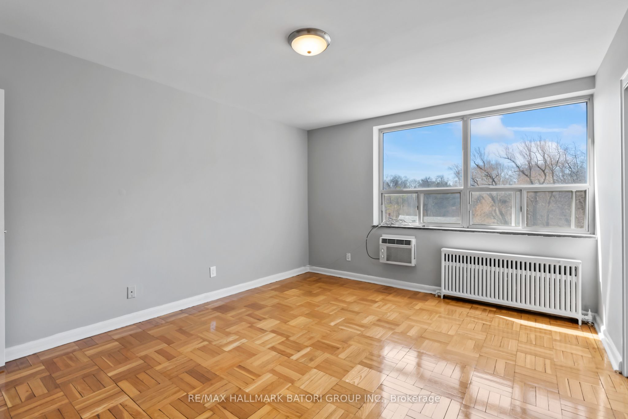 159 Russell Hill Road 403 Property Photo 5