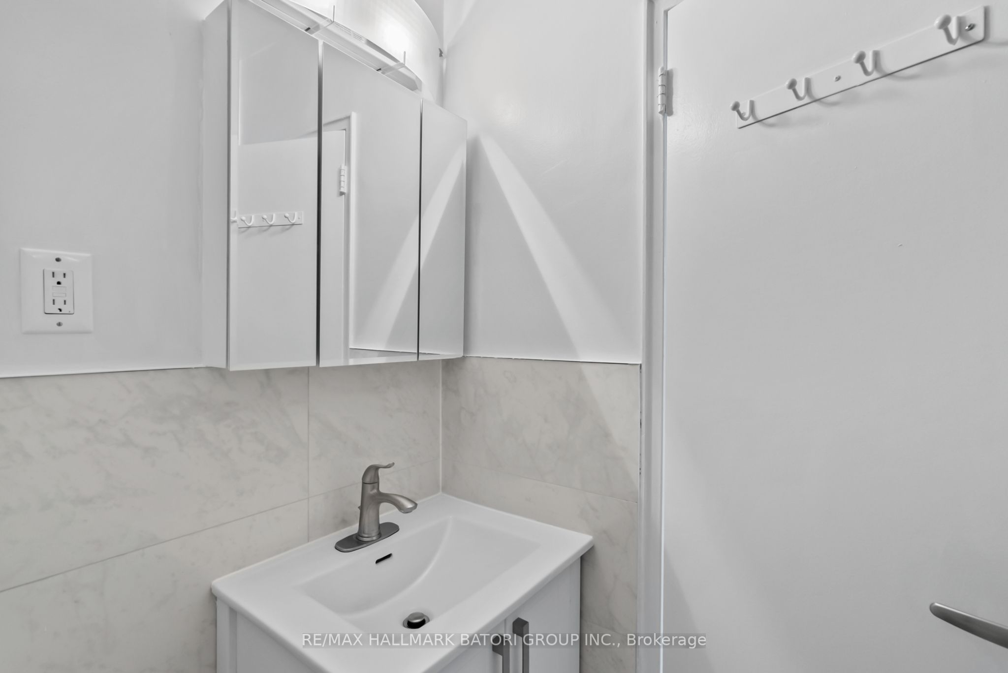 159 Russell Hill Road 403 Property Photo 16
