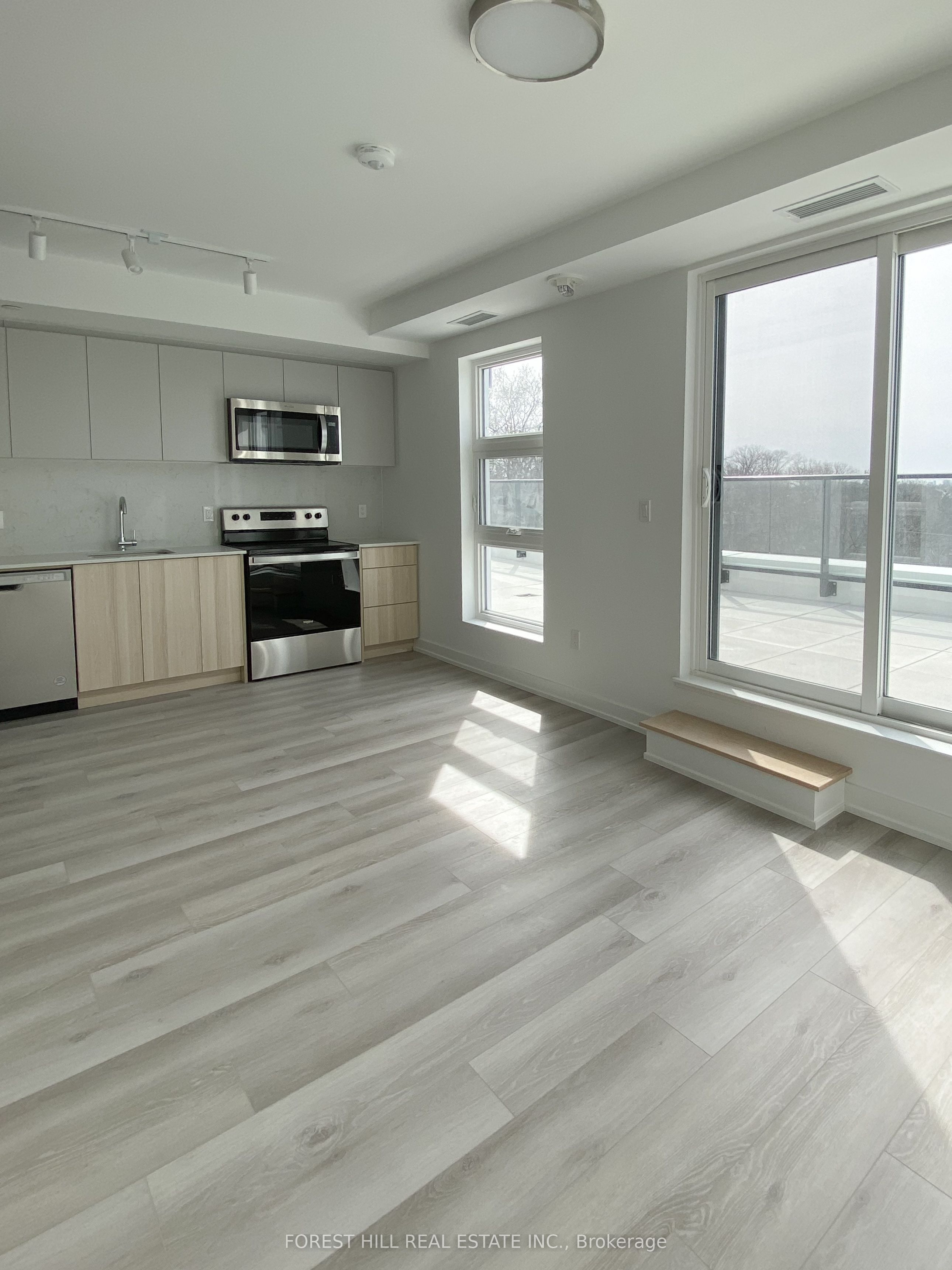 #610 - 2000 Bathurst Street Property Photo 2
