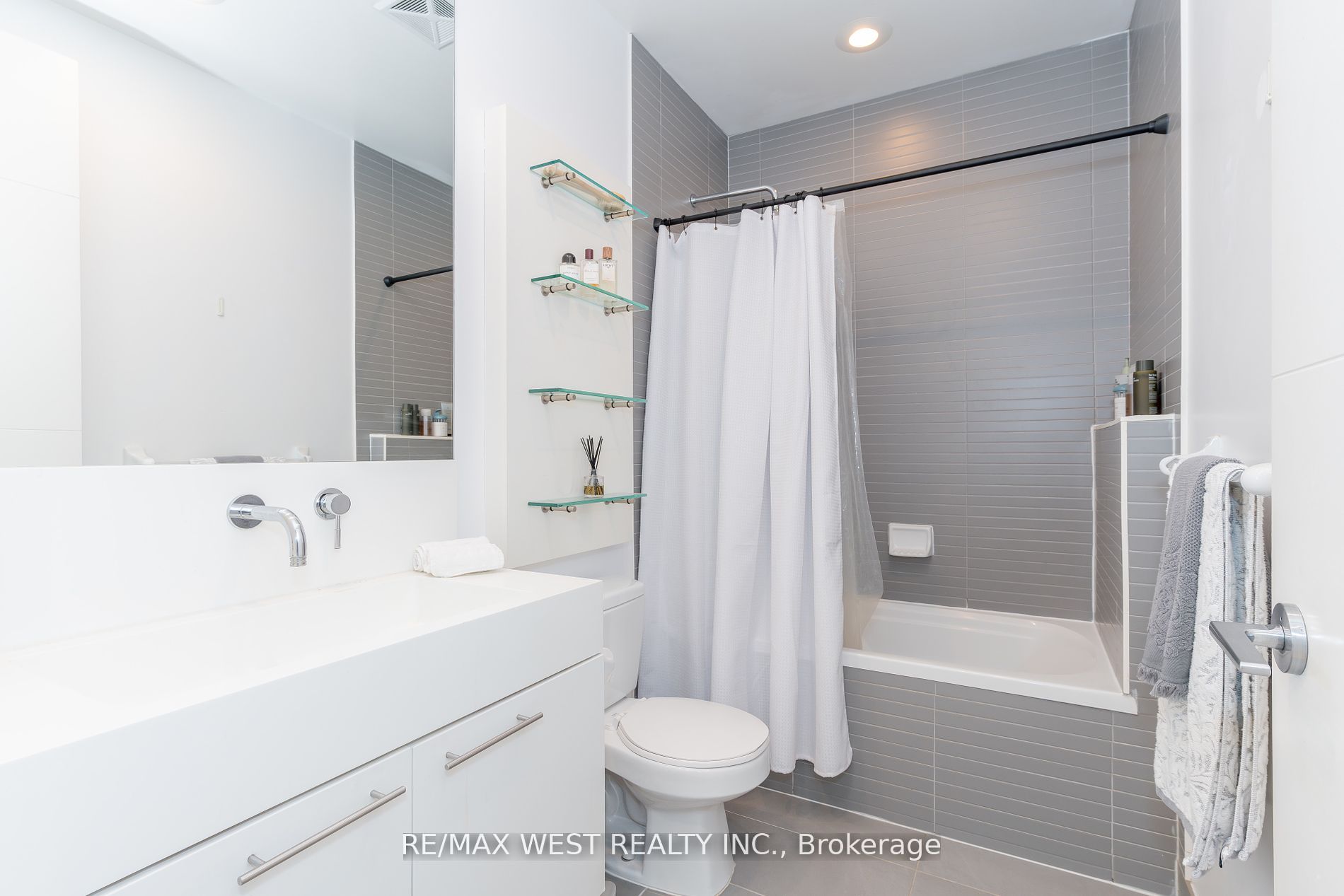 66 Portland Street 212 Property Photo 15