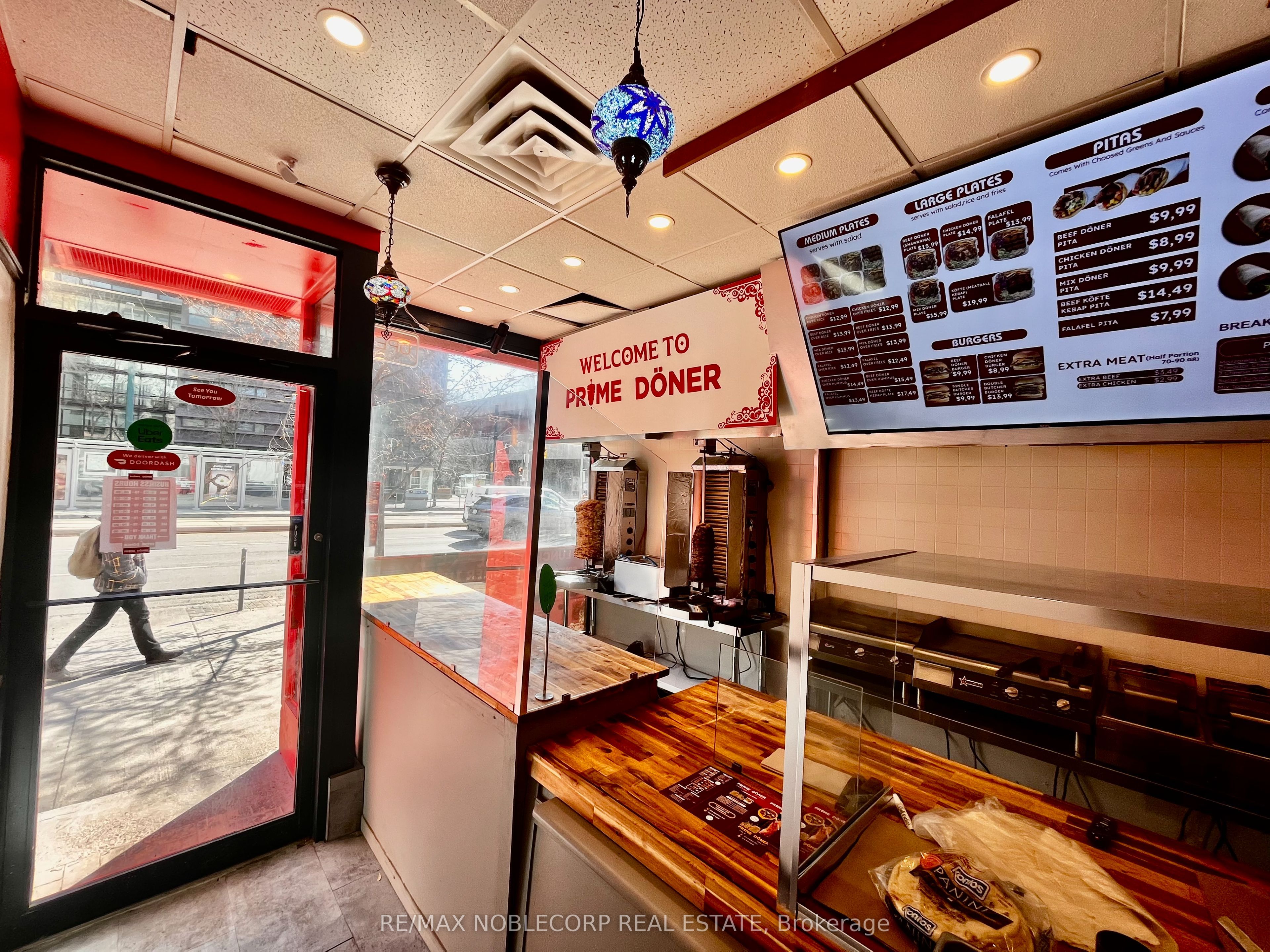 656 Spadina Avenue Property Photo 3