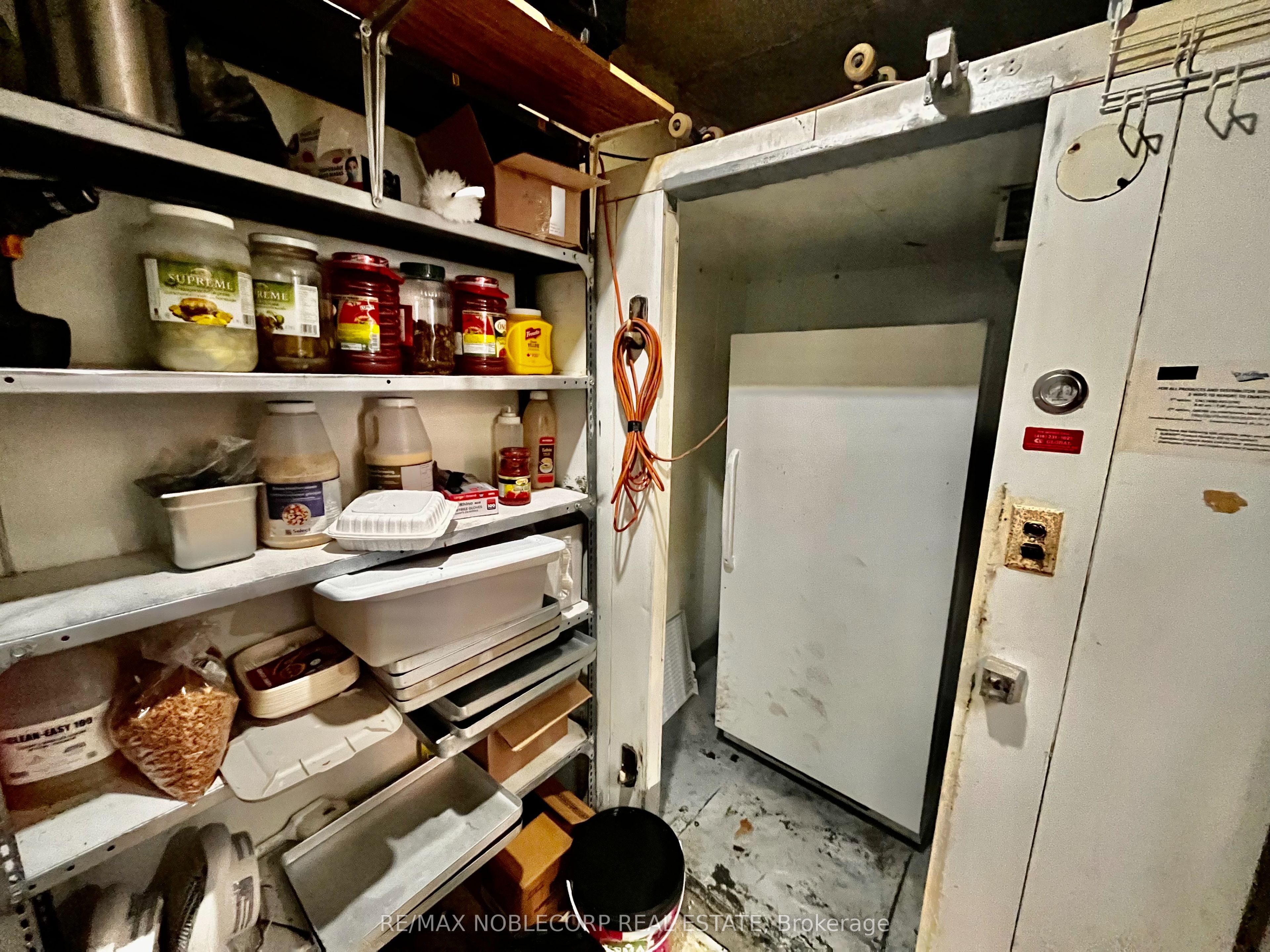 656 Spadina Avenue Property Photo 10