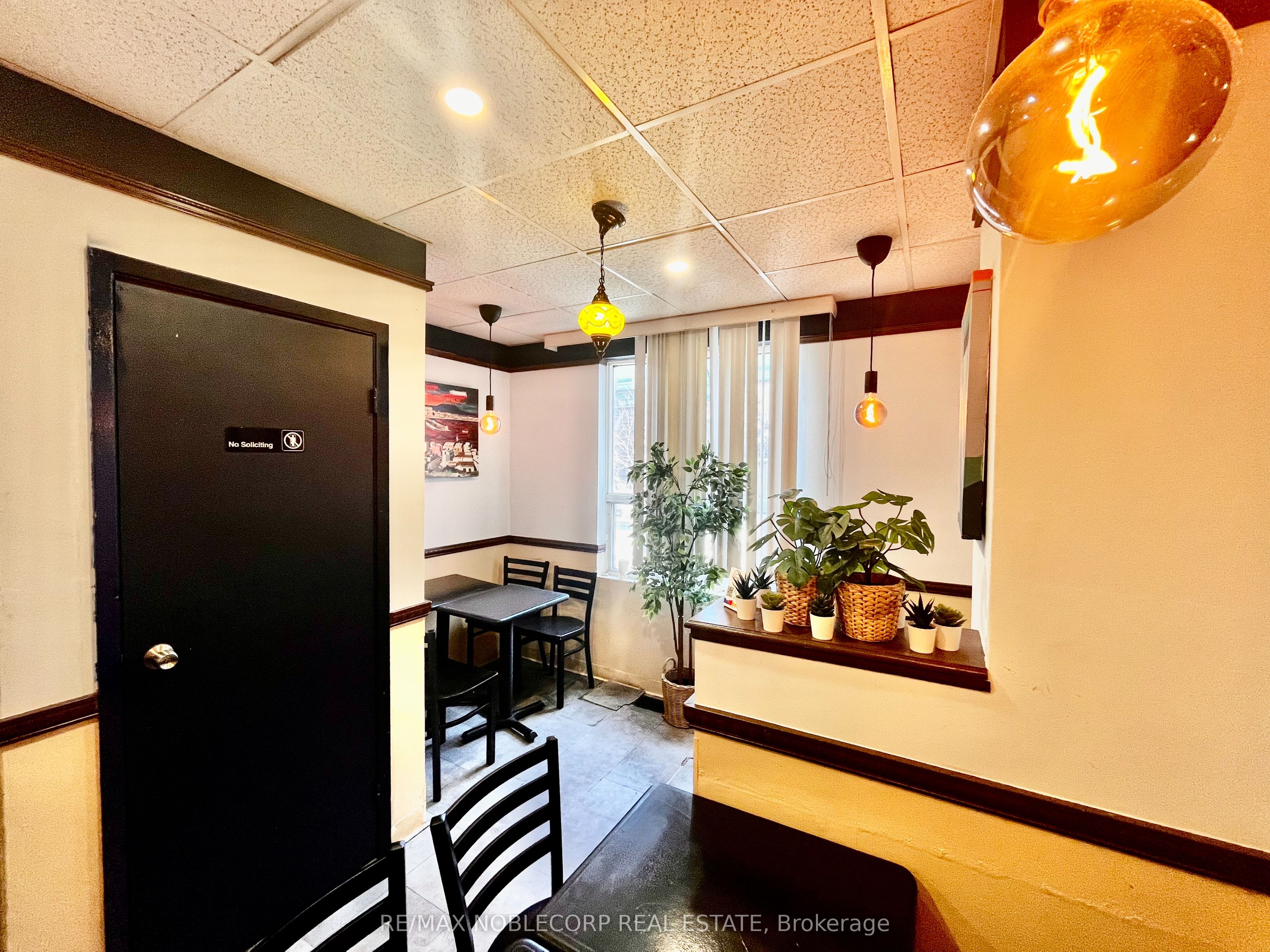 656 Spadina Avenue Property Photo 14
