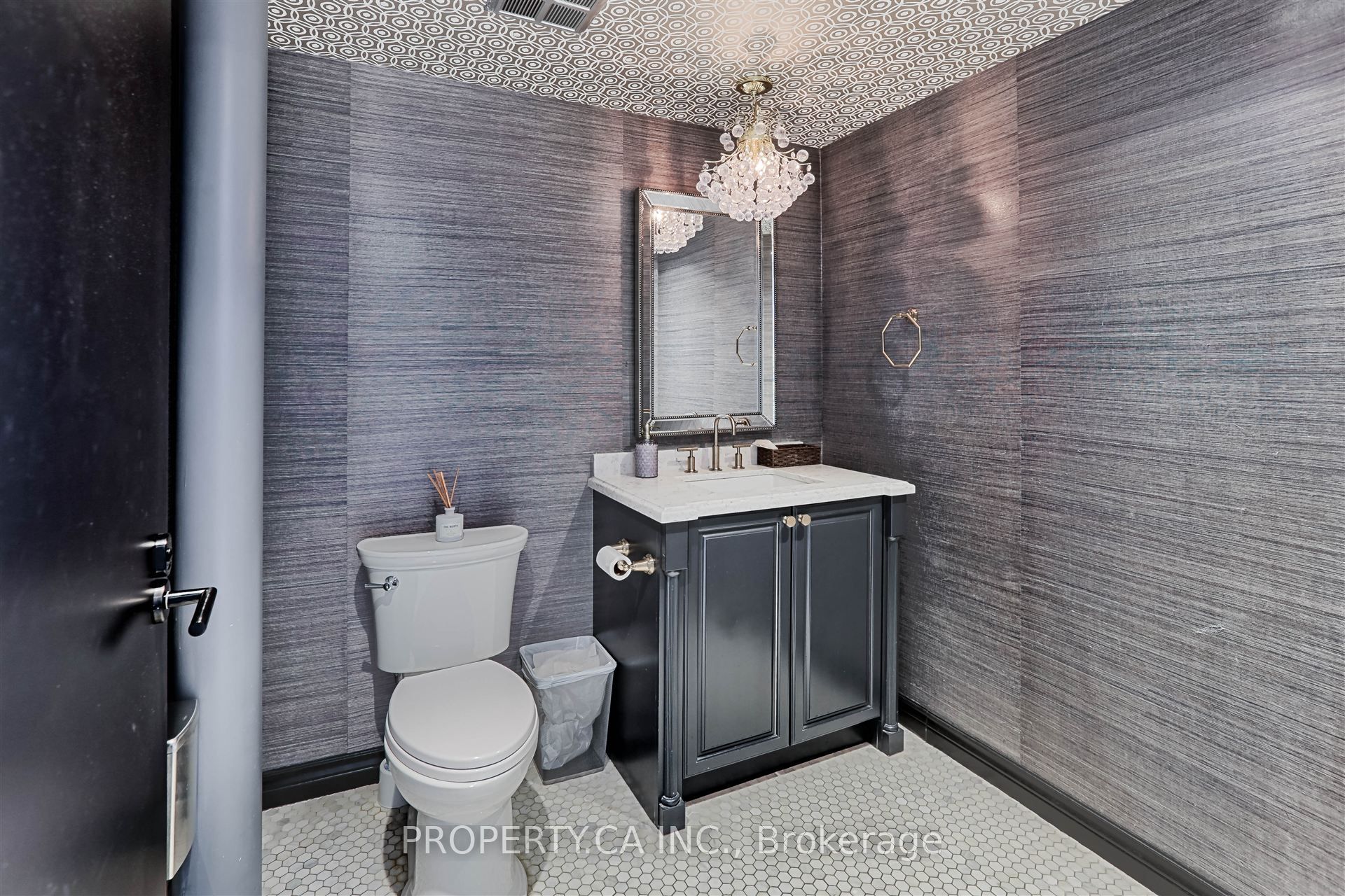 #300 - 354 Davenport Road Property Photo 12