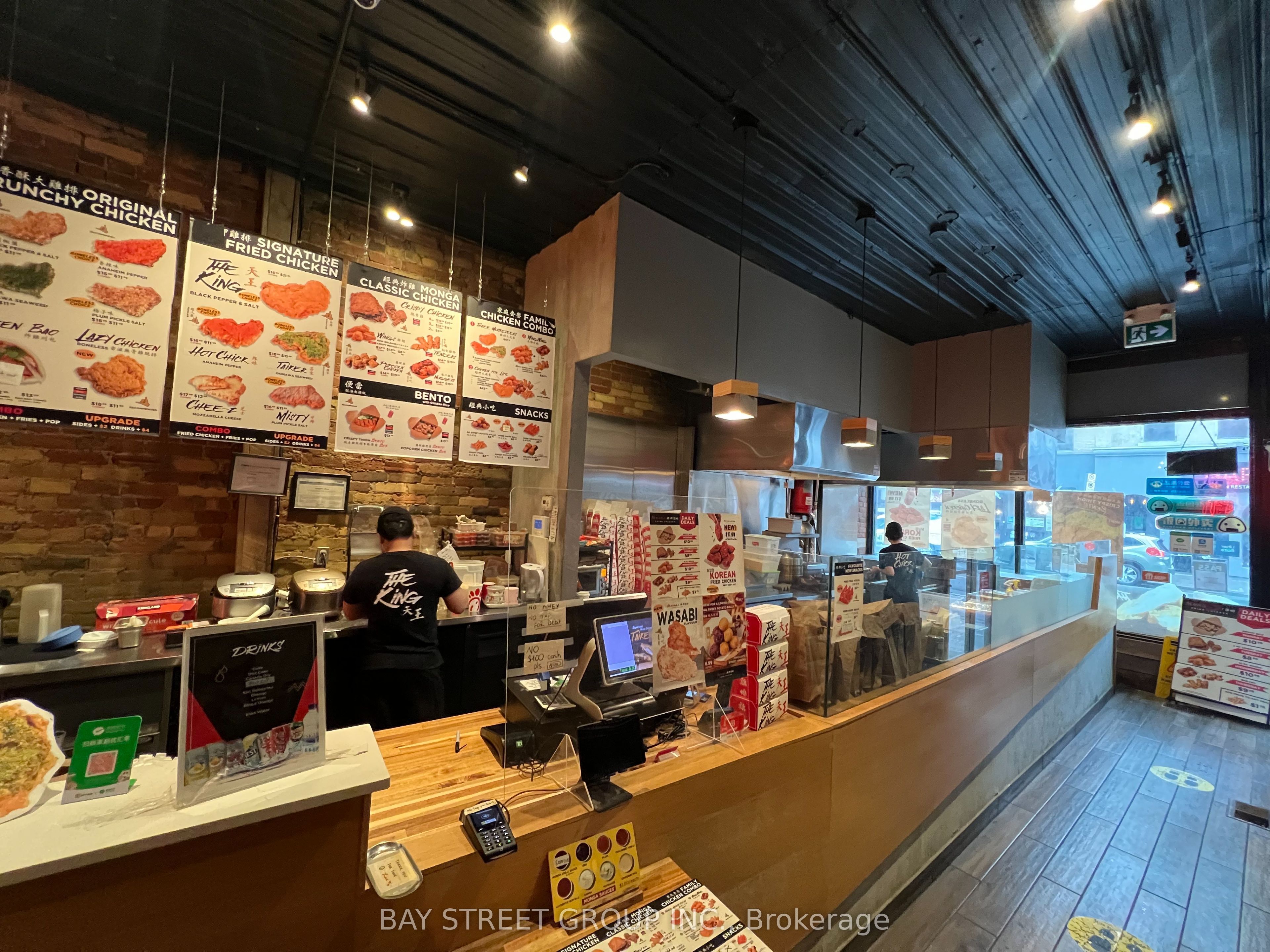692 Yonge Street Property Photo 3
