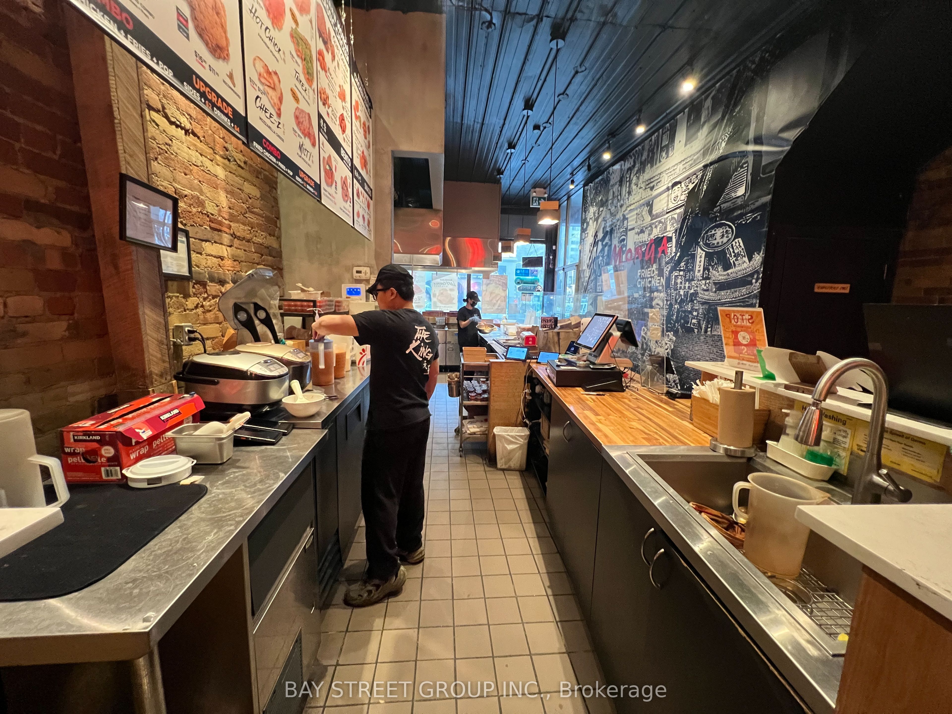 692 Yonge Street Property Photo 4