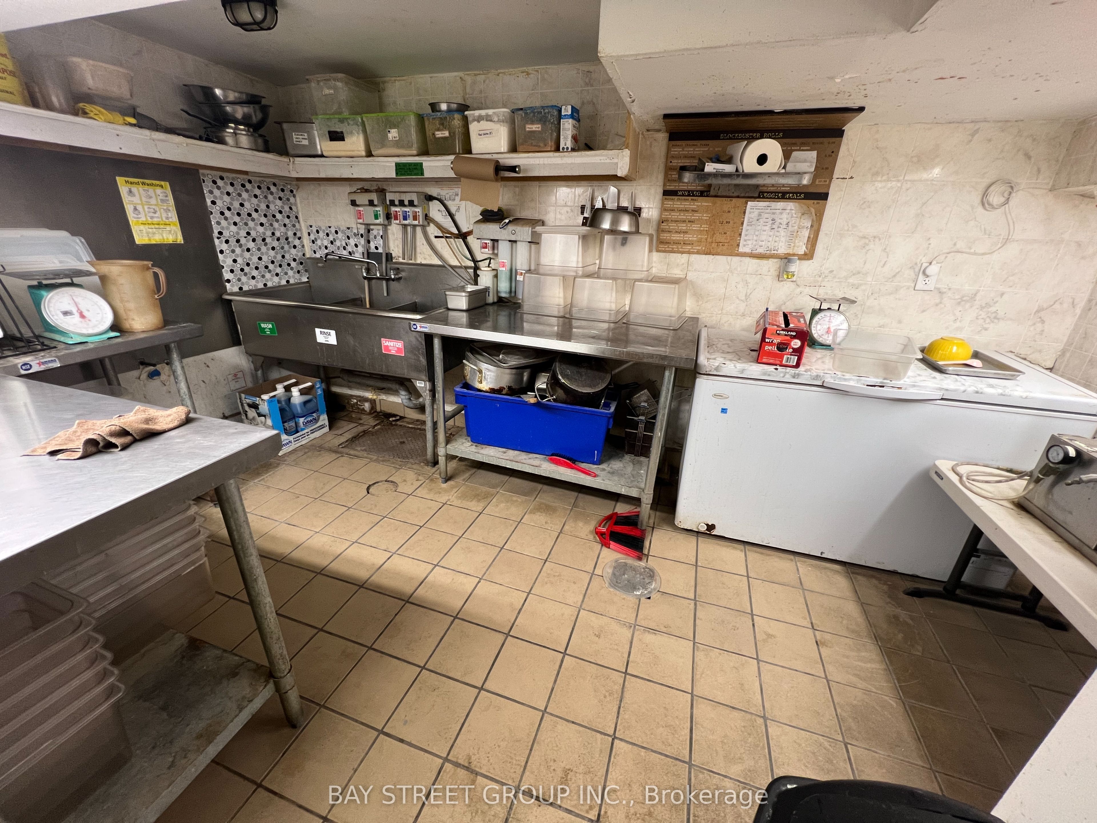 692 Yonge Street Property Photo 5
