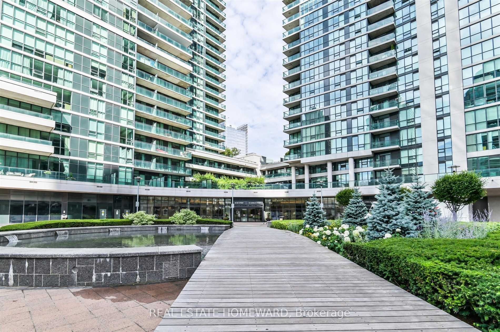 #302 - 33 Bay Street Property Photo 1