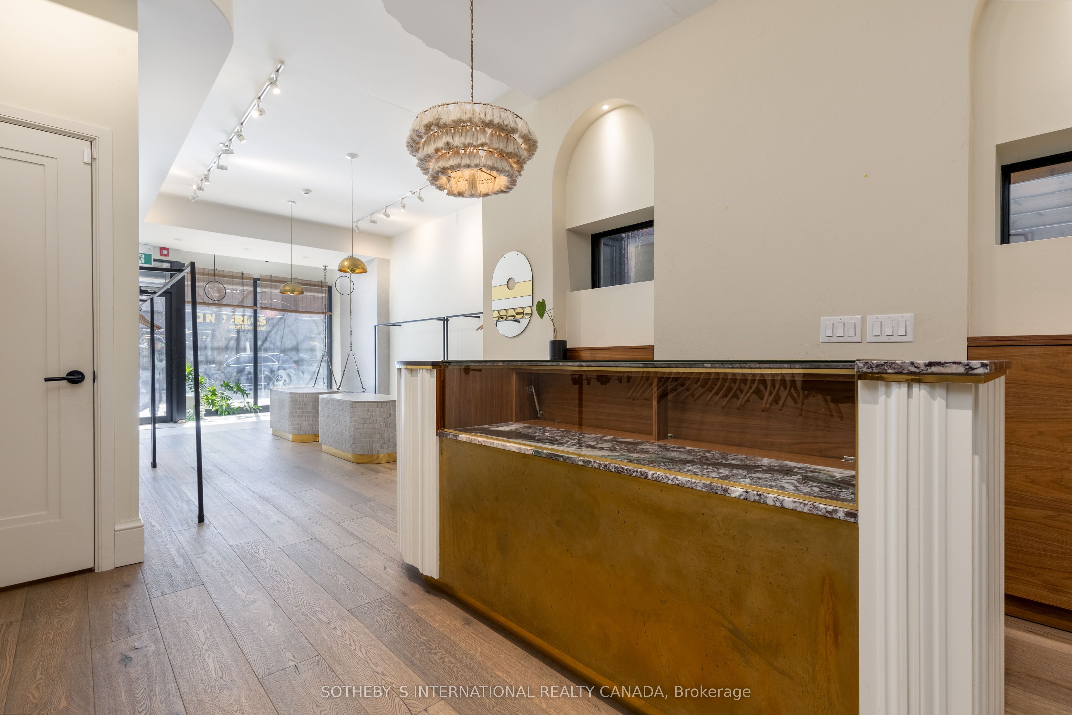 872 College Street Property Photo 4
