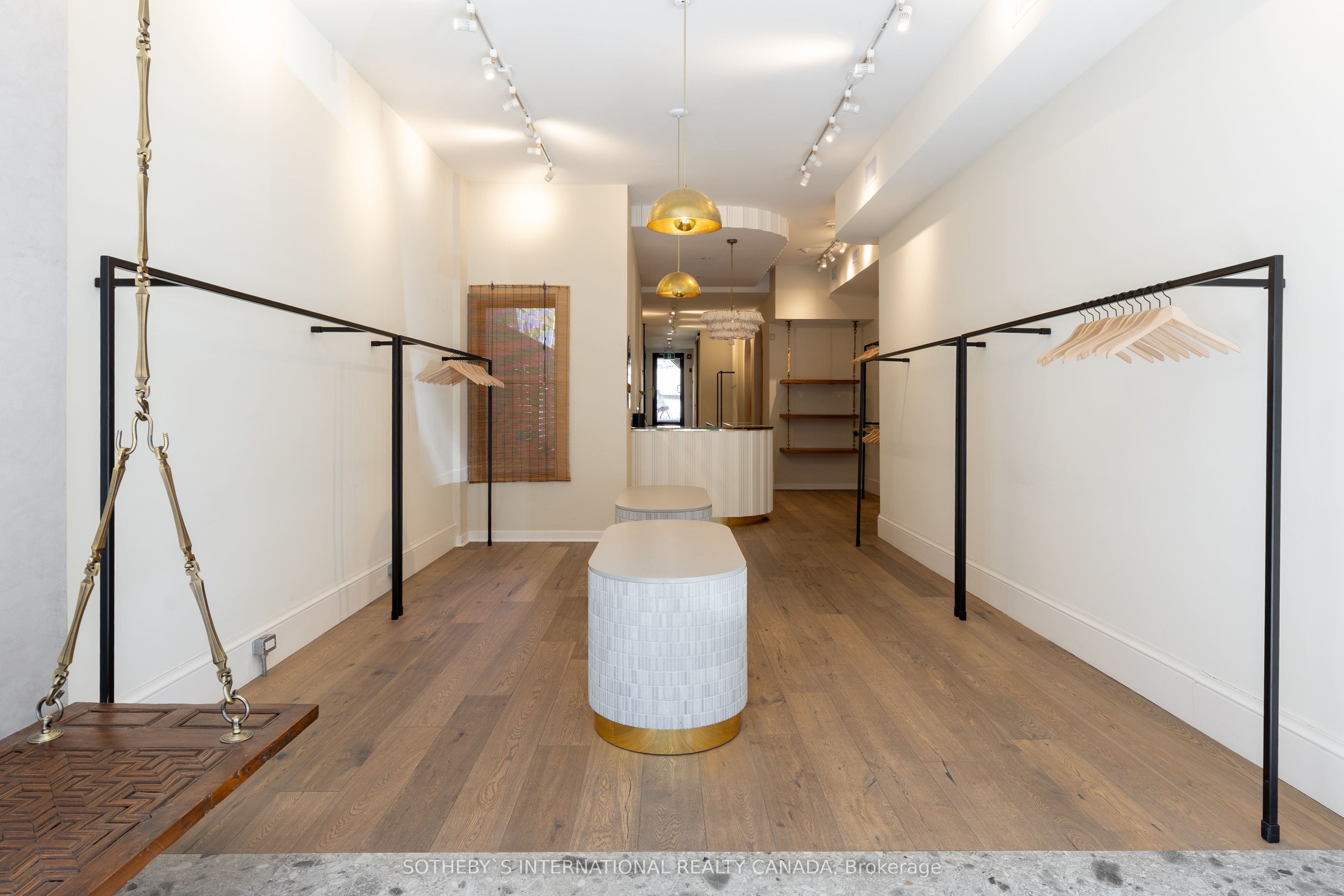 872 College Street Property Photo 6