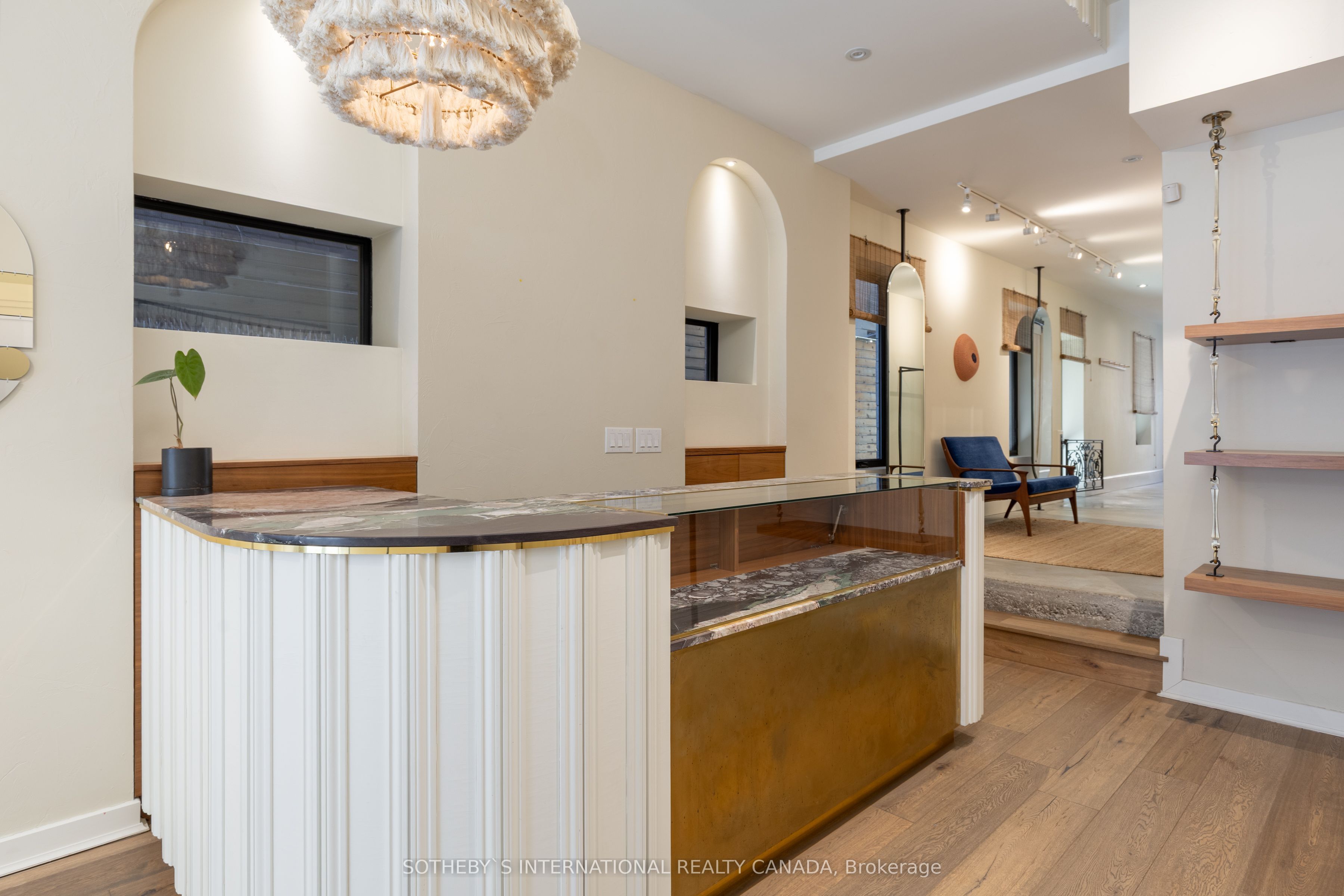 872 College Street Property Photo 8