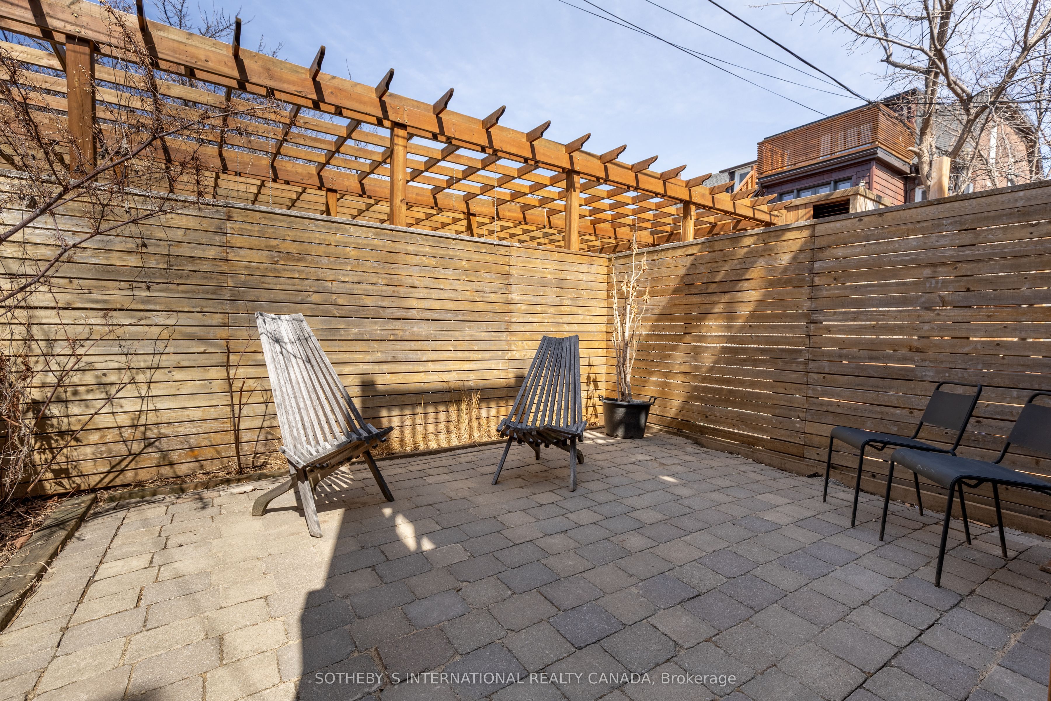 872 College Street Property Photo 13