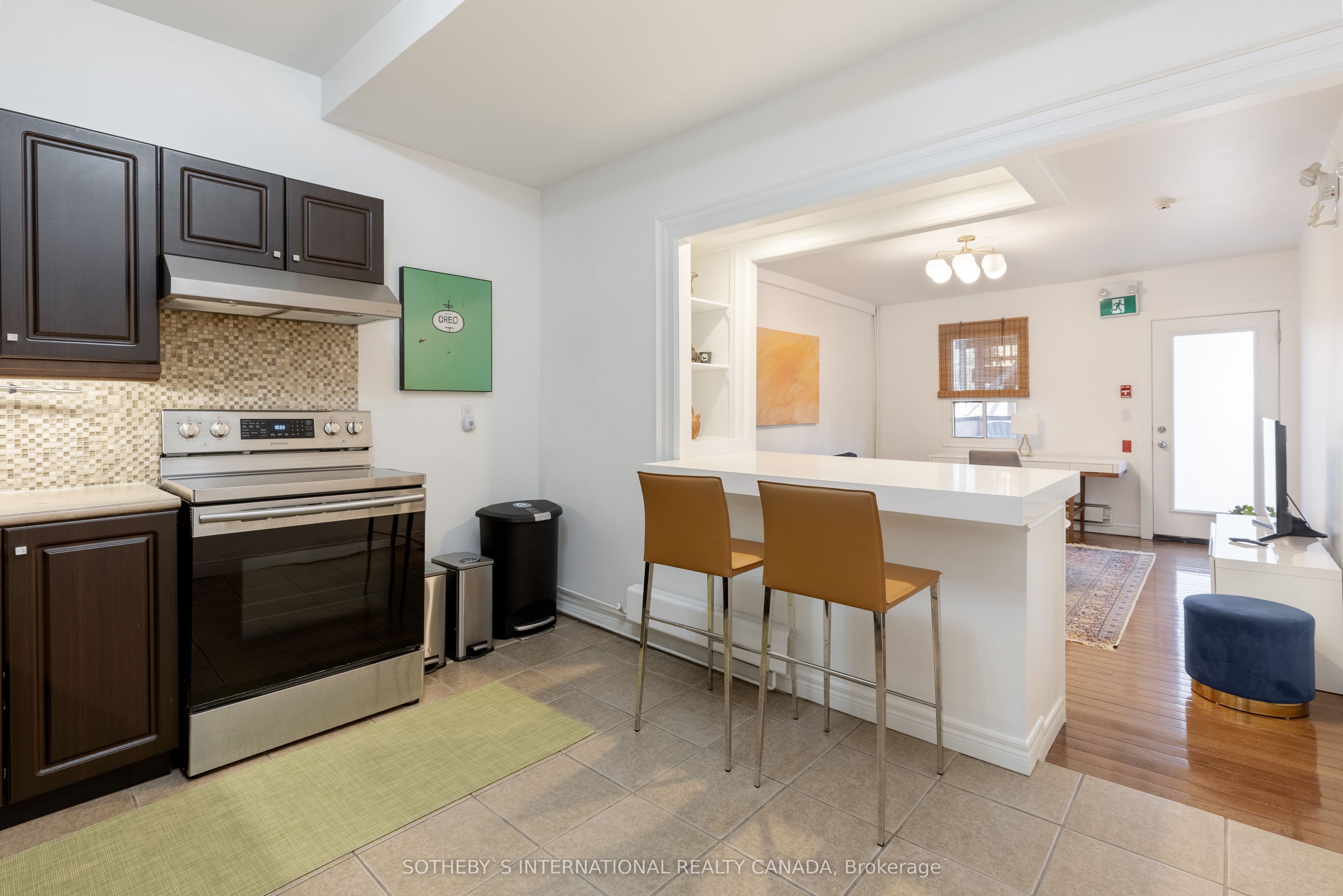 872 College Street Property Photo 16