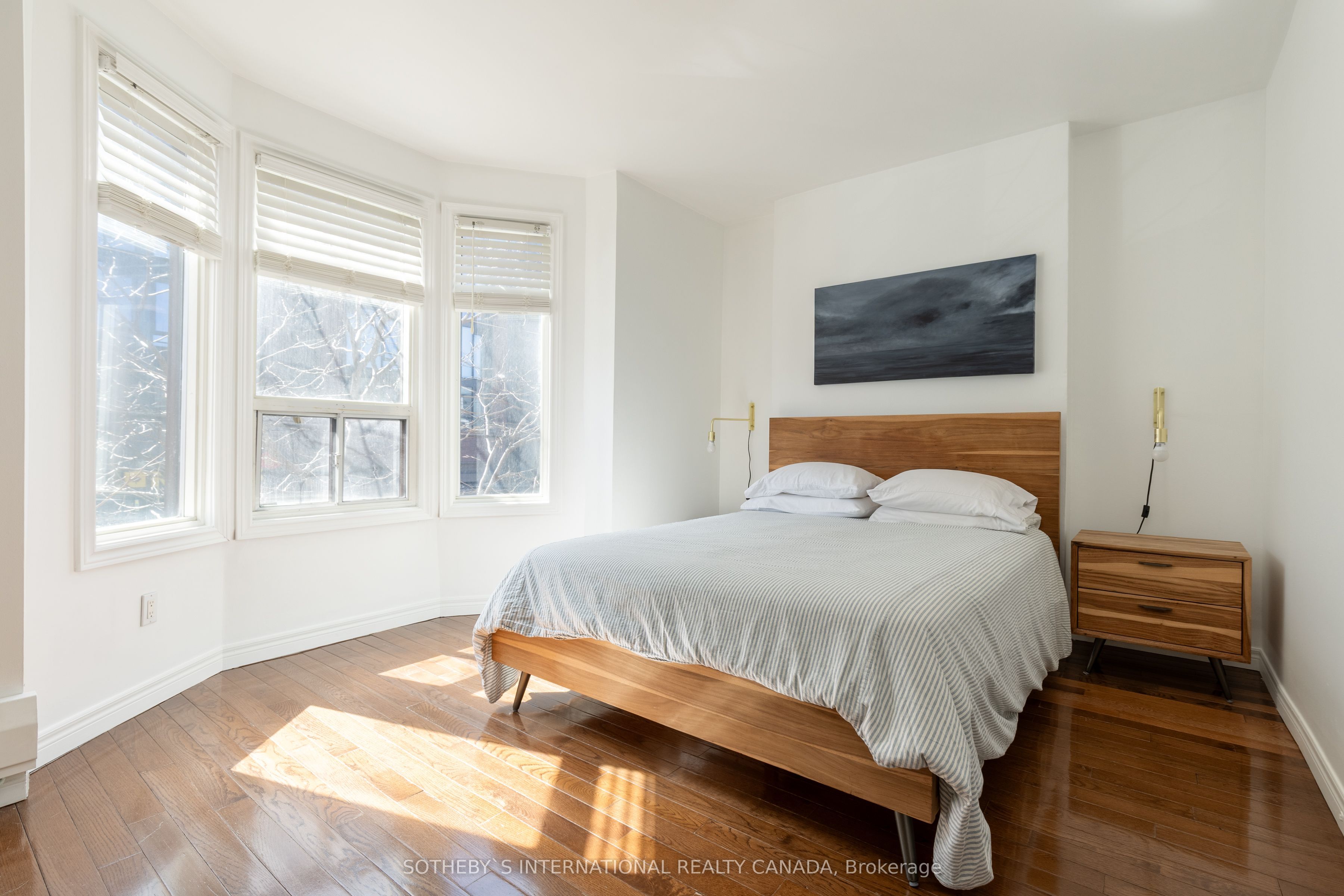 872 College Street Property Photo 24