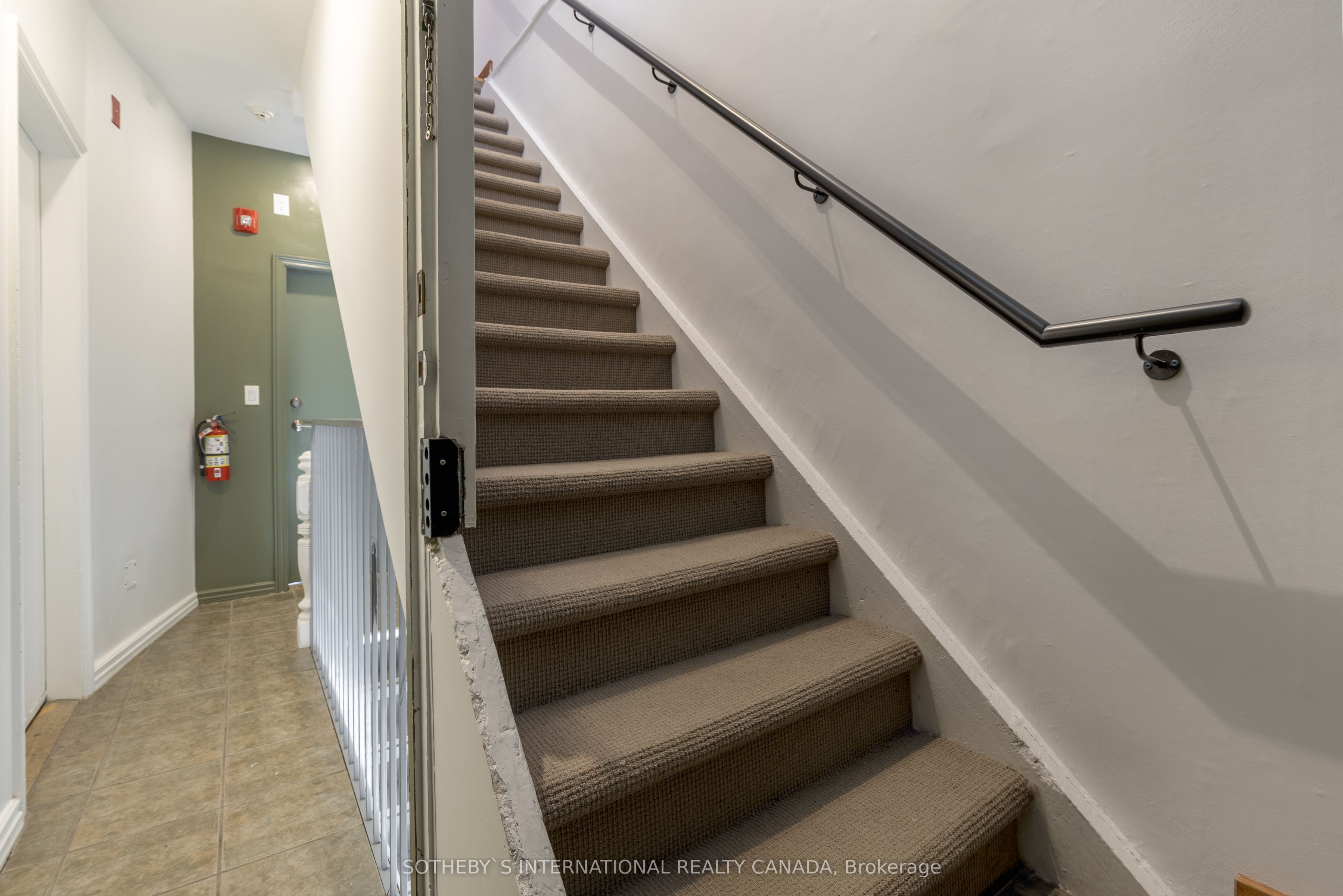872 College Street Property Photo 28