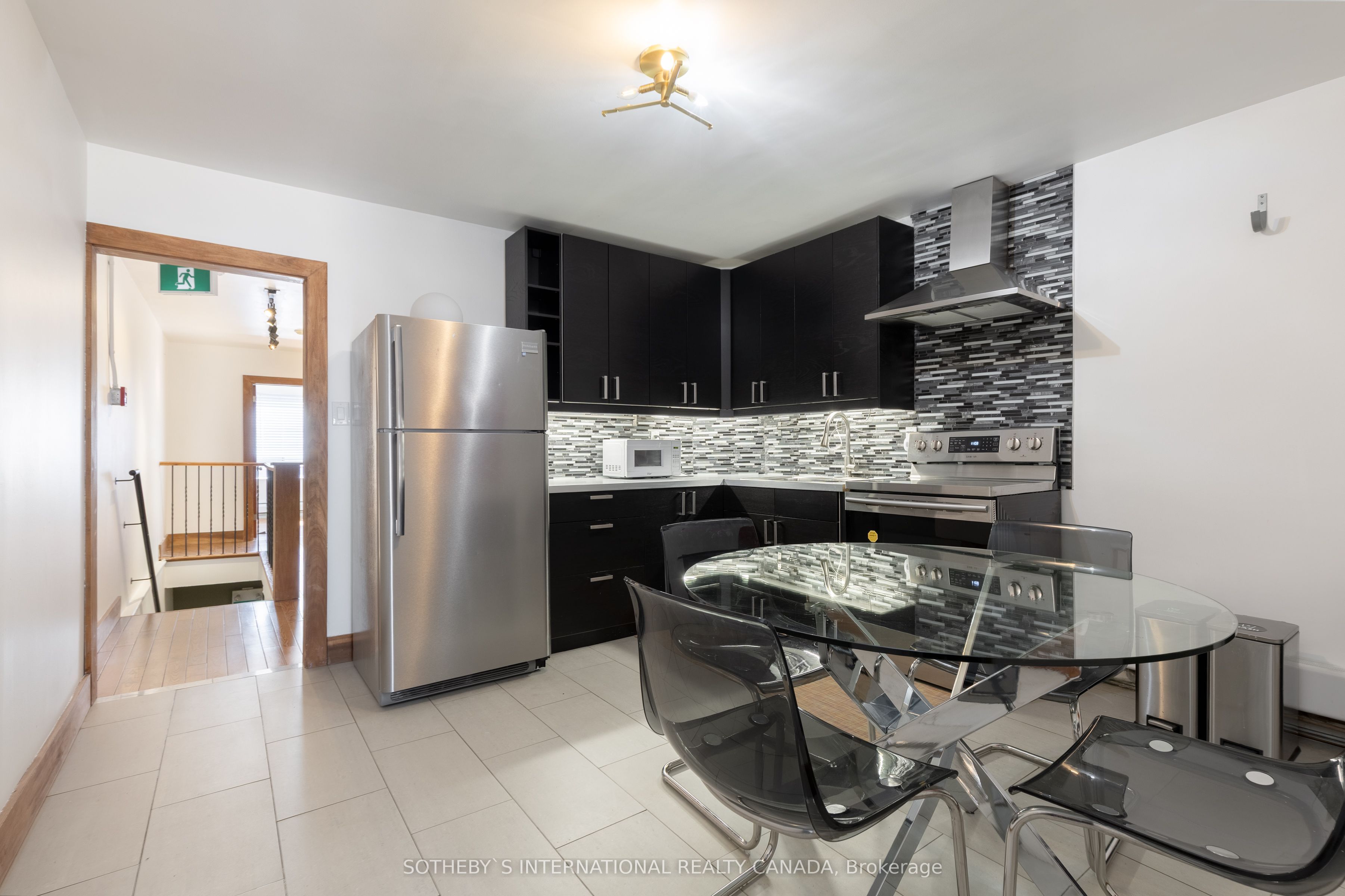 872 College Street Property Photo 29