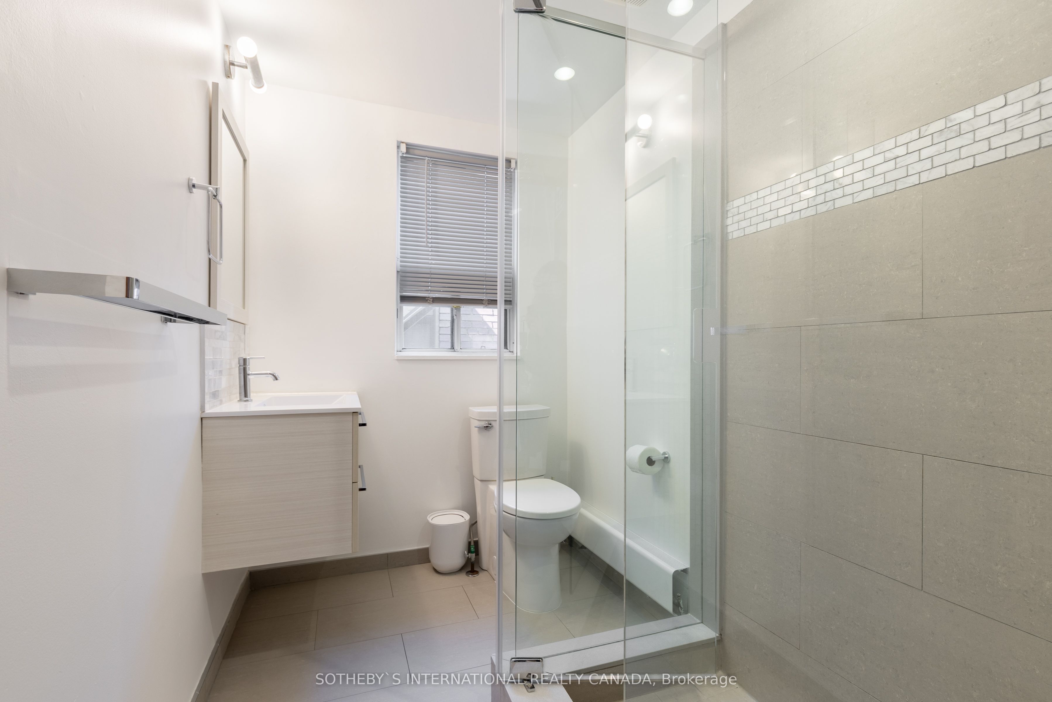 872 College Street Property Photo 34