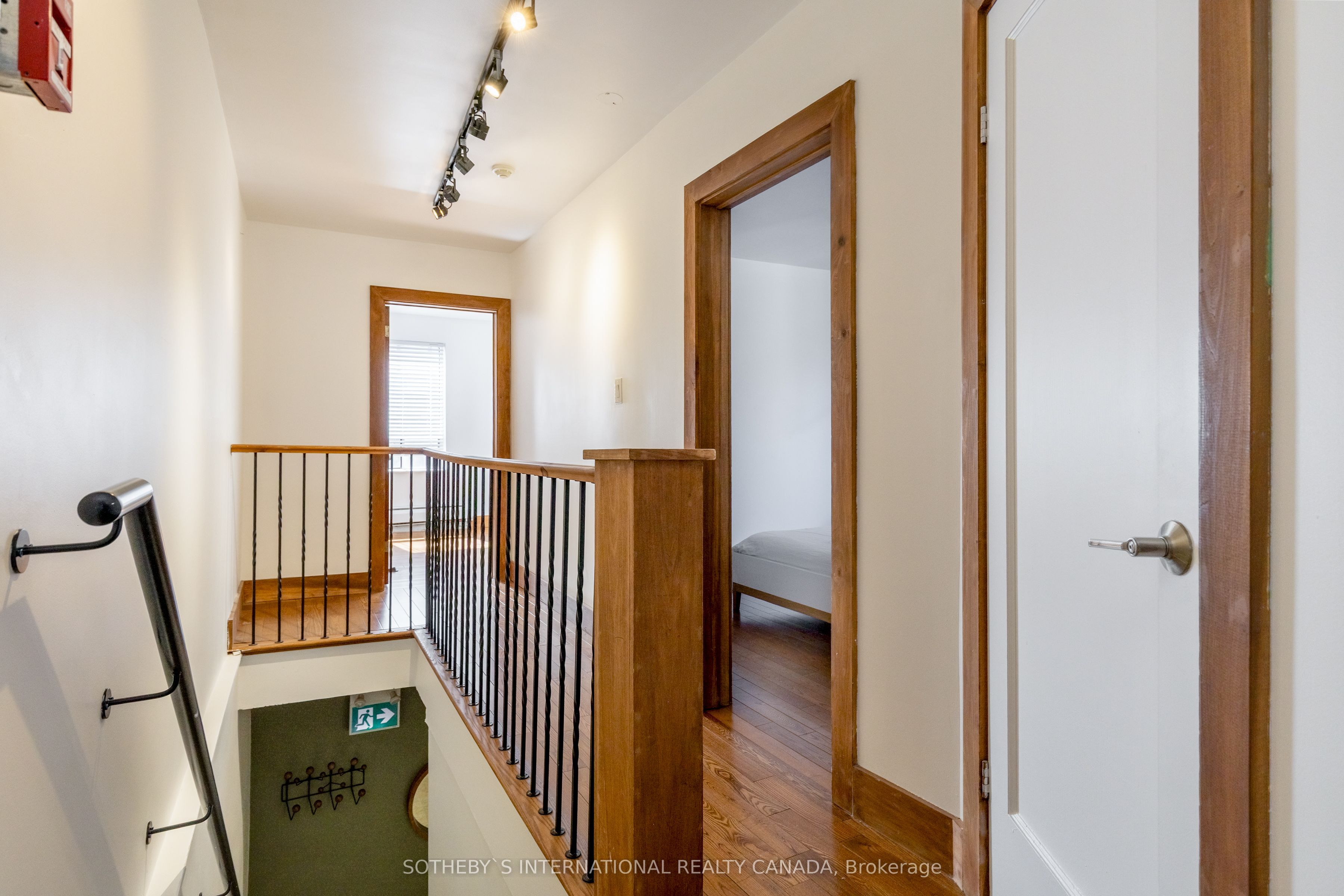 872 College Street Property Photo 35