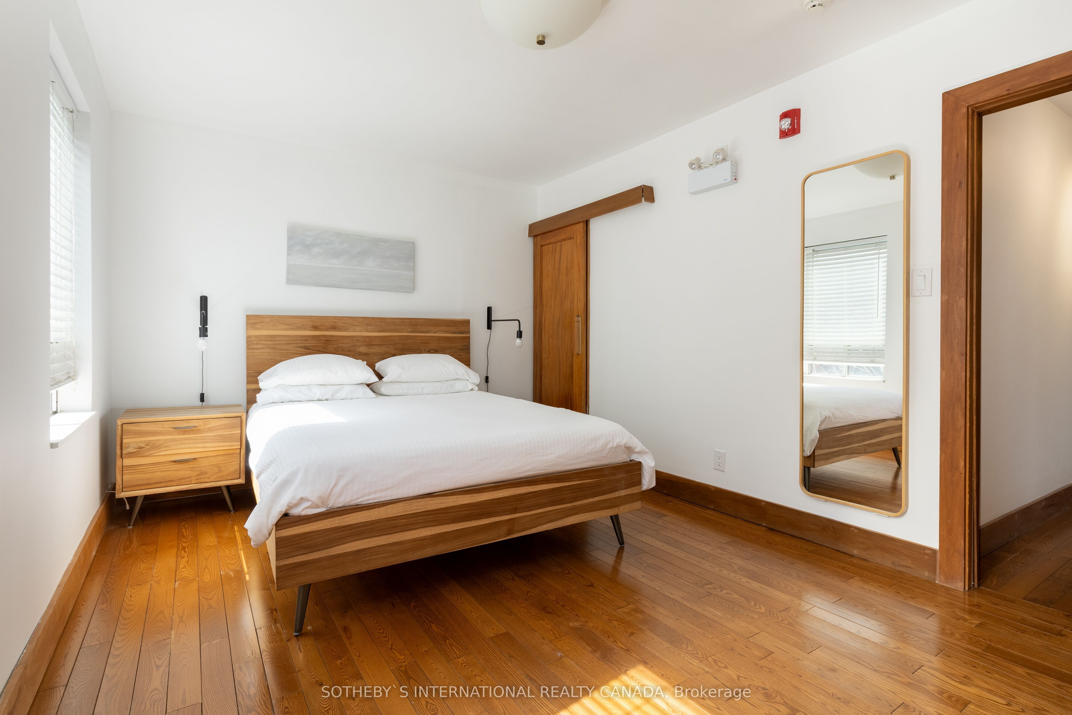 872 College Street Property Photo 37