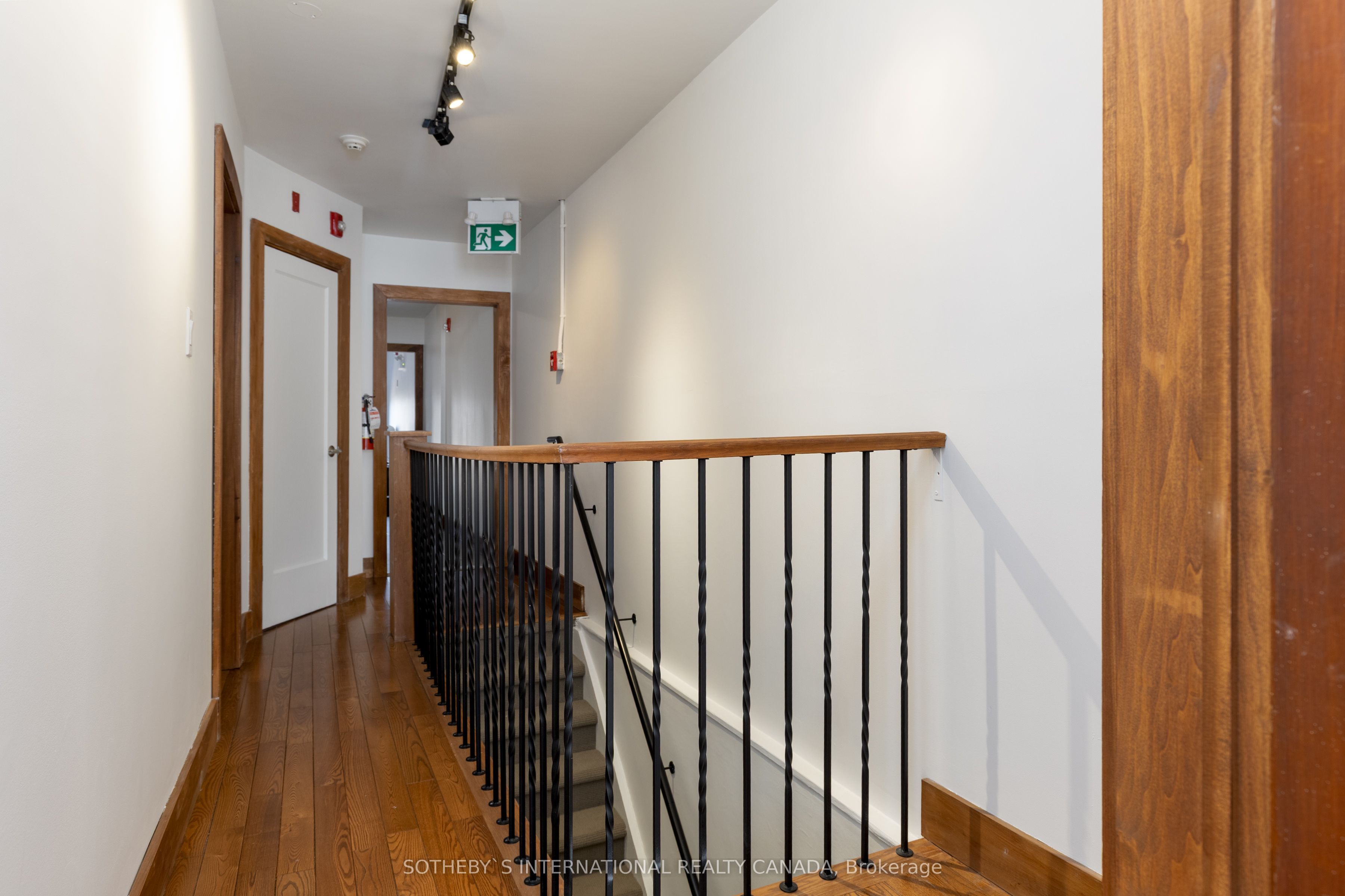 872 College Street Property Photo 39
