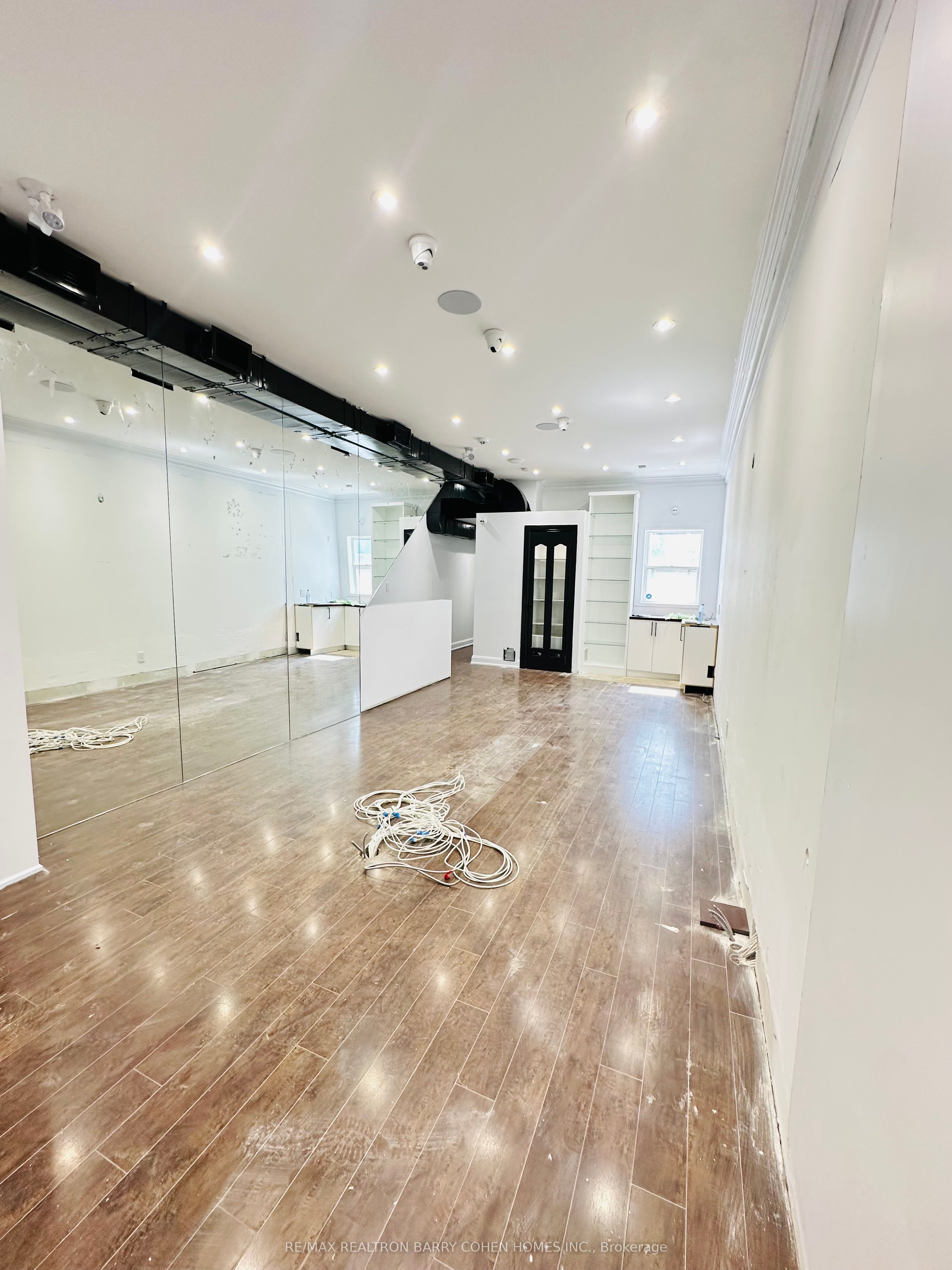 521 Queen Street Property Photo 2